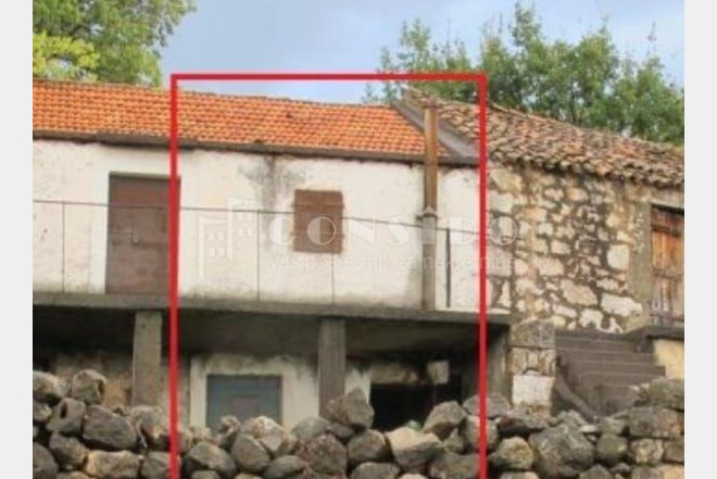 Starigrad-Seline, stara kuća sa okućnicom