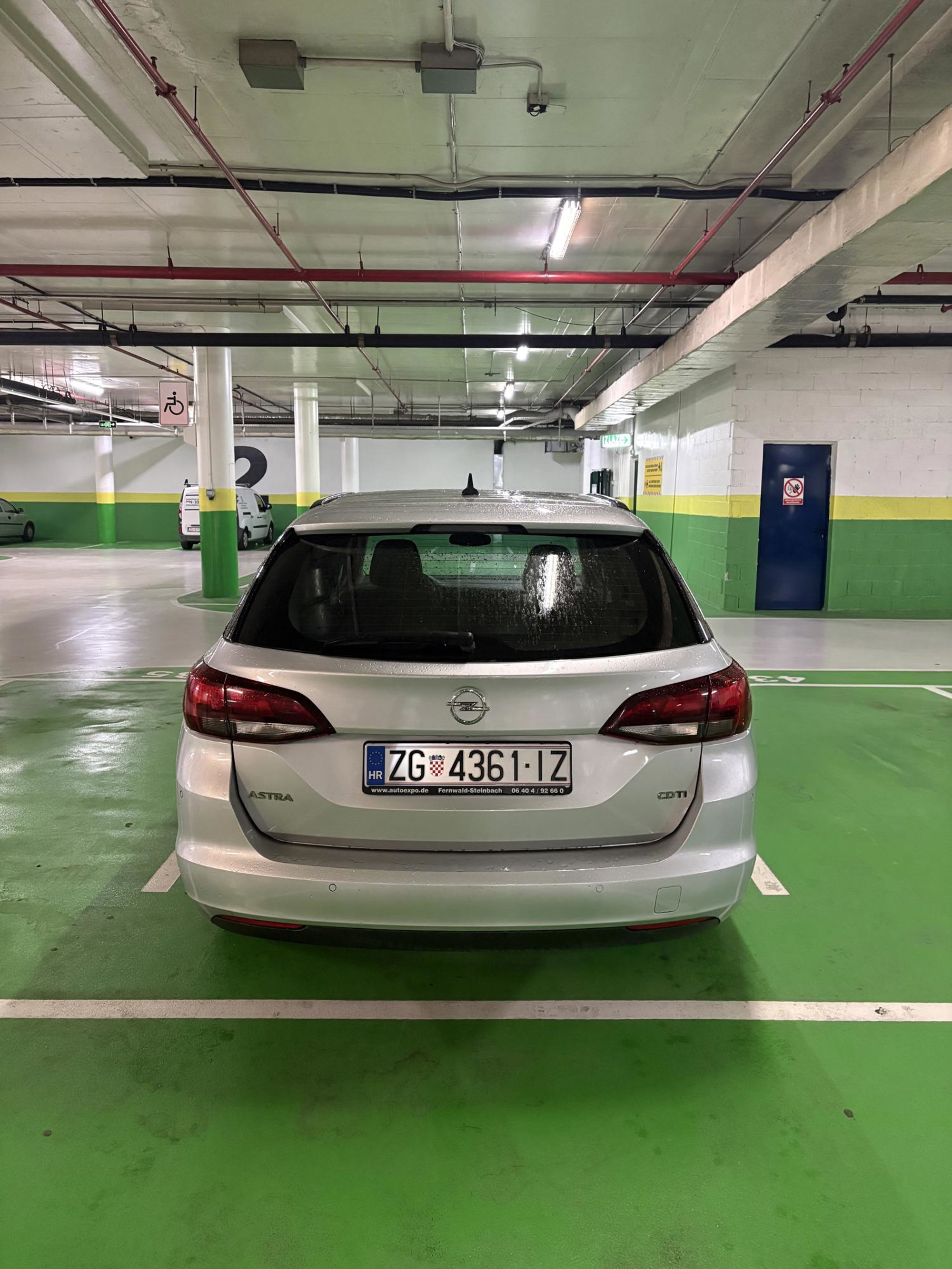 Opel Astra Karavan 1.6 CDTI - REGISTRIRAN 9/2027, fotografija 3