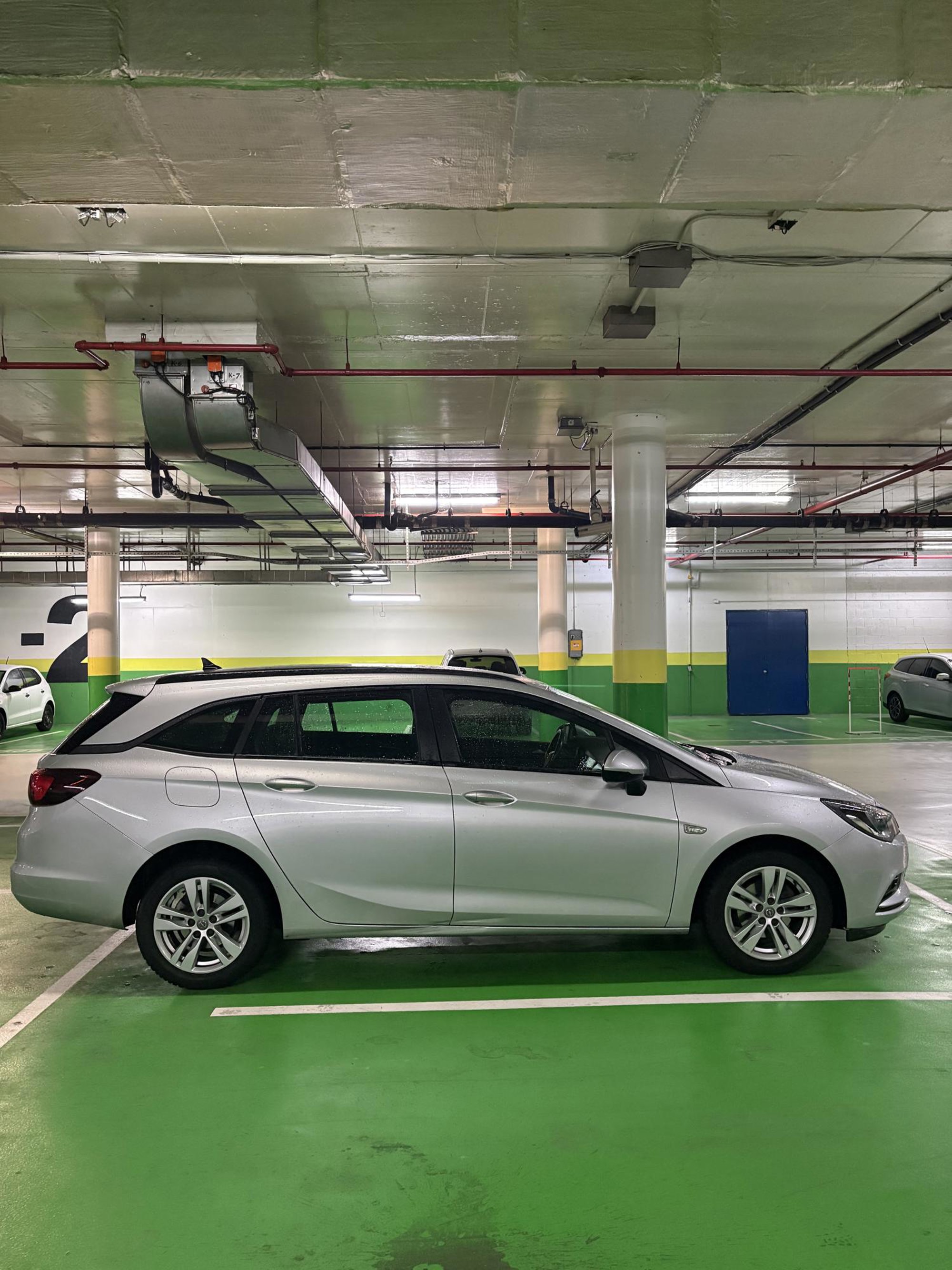 Opel Astra Karavan 1.6 CDTI - REGISTRIRAN 9/2027, fotografija 4