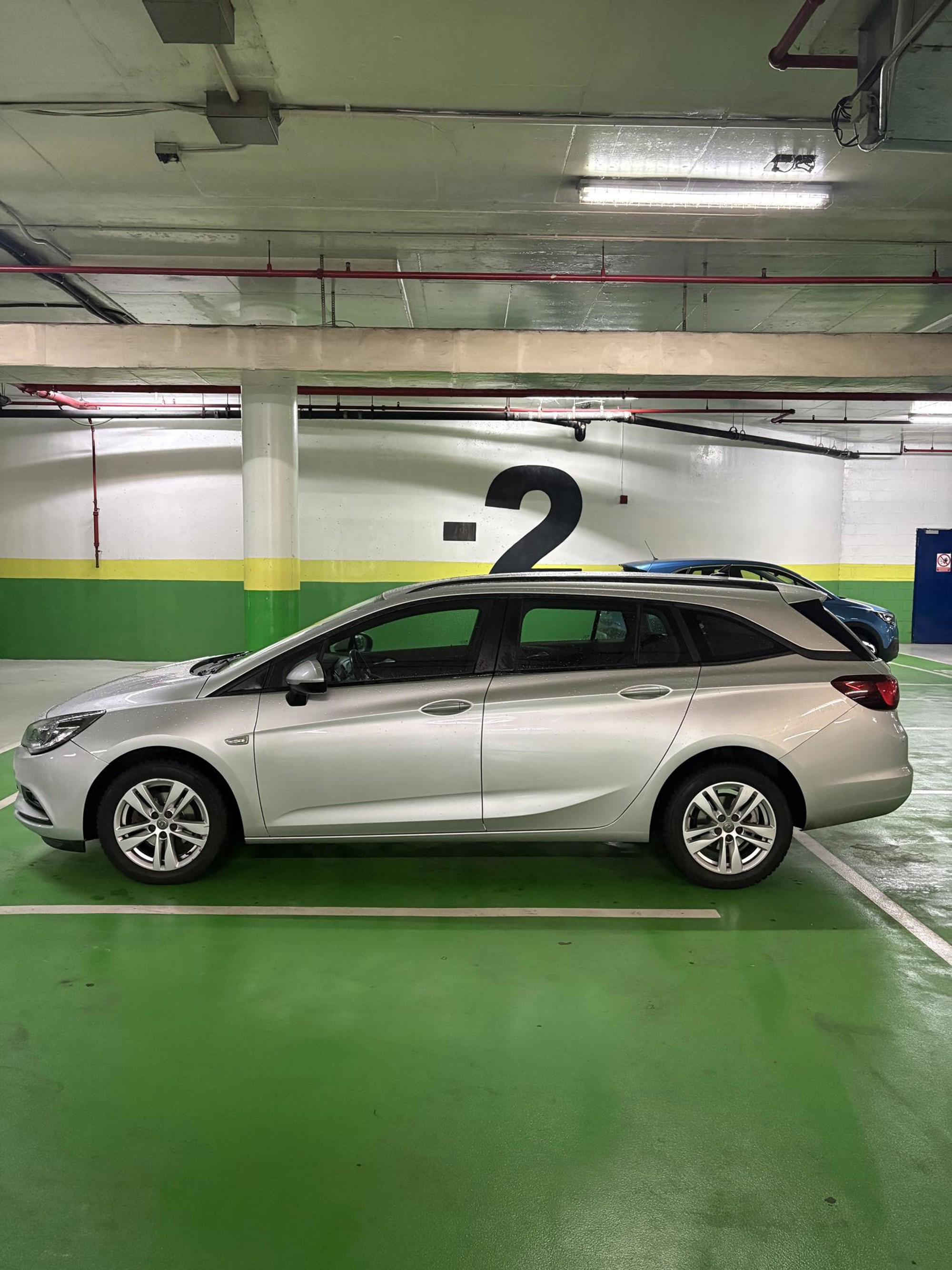 Opel Astra Karavan 1.6 CDTI - REGISTRIRAN 9/2027, fotografija 2