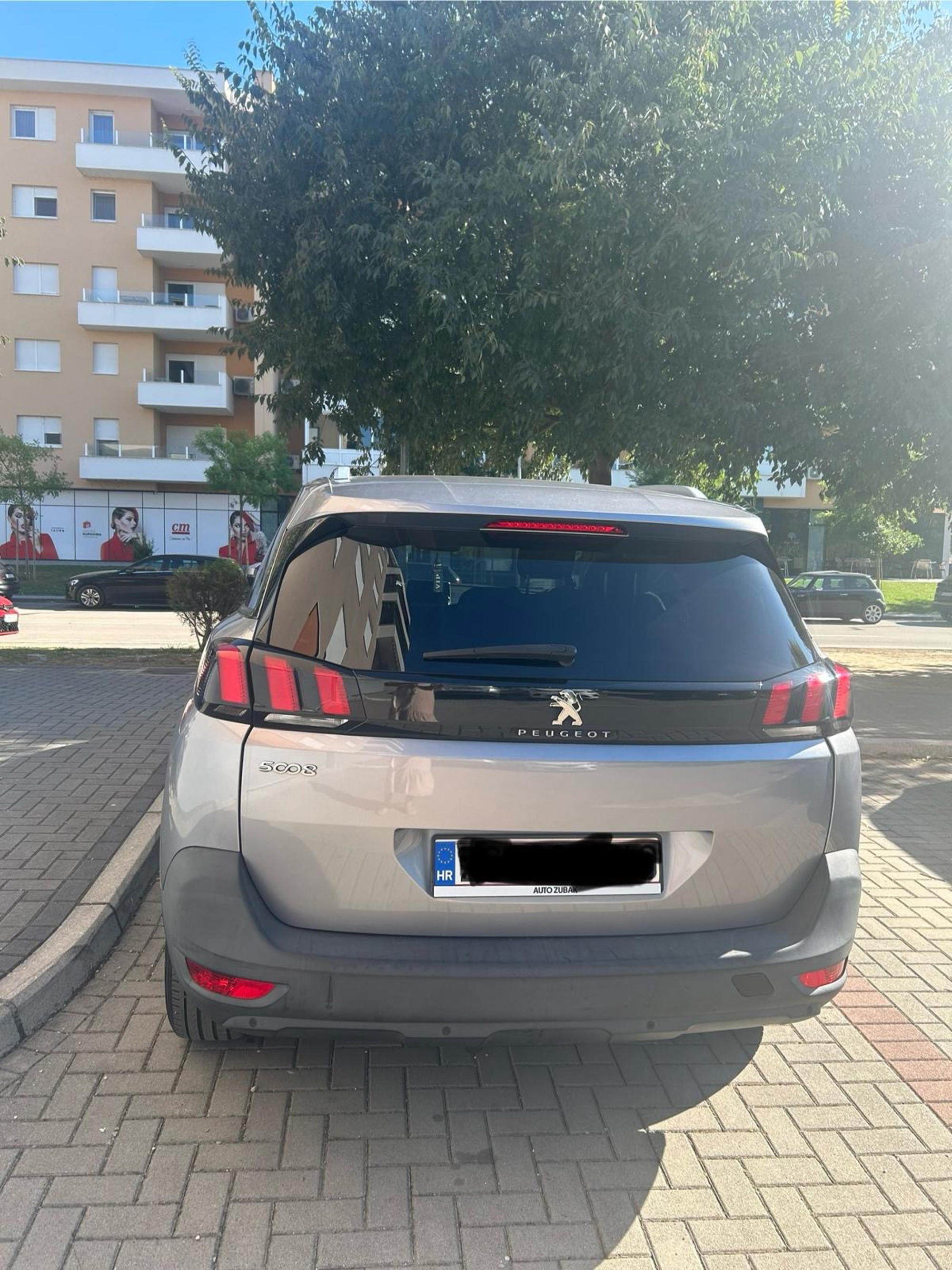 : Peugeot 5008 1.5 BlueHDi (2018) – Prostran obiteljski SUV, uredno održavan, fotografija 3
