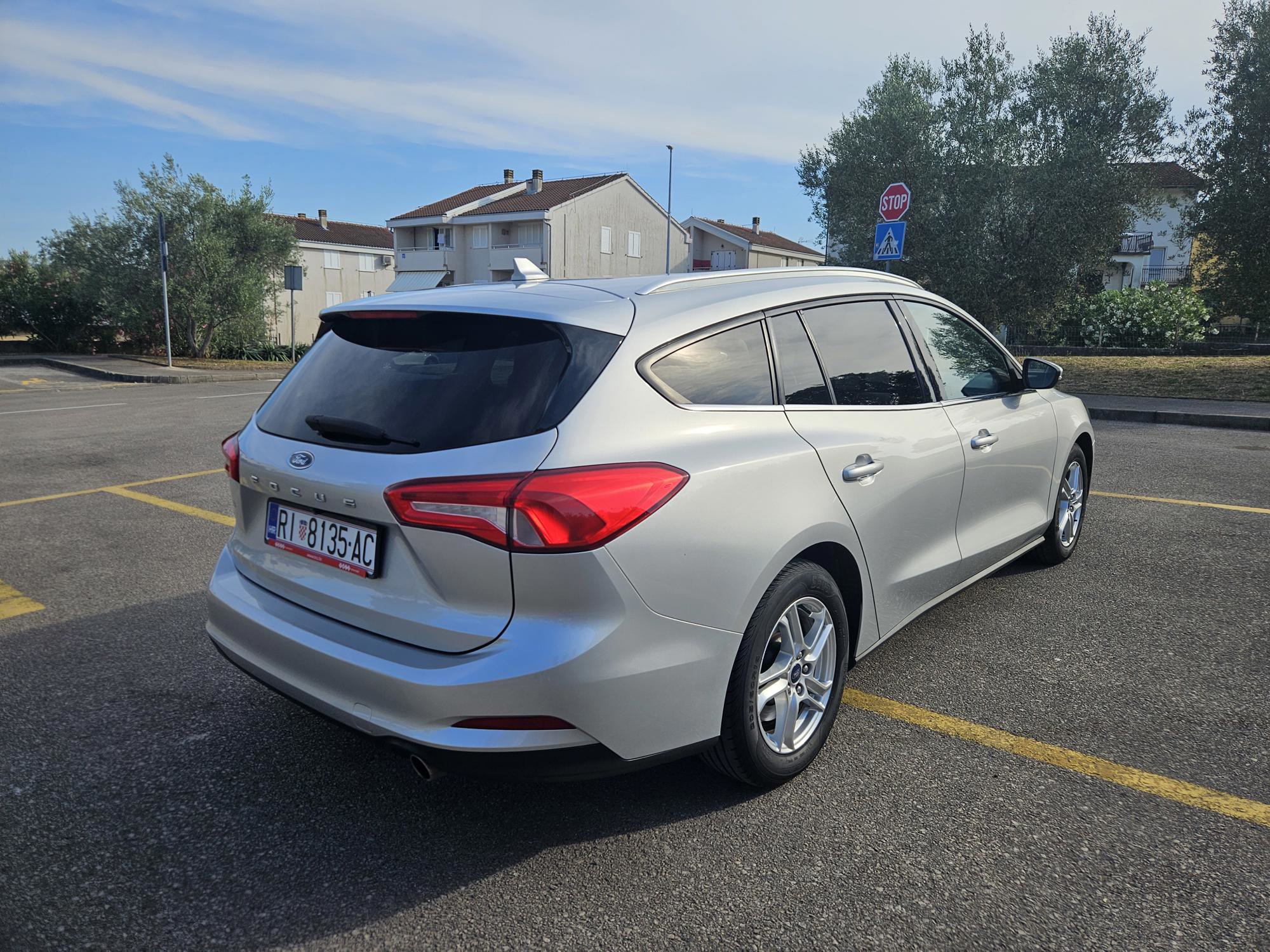 HITNO! 2021 Ford Focus Karavan 1.5 EcoBlue, fotografija 4