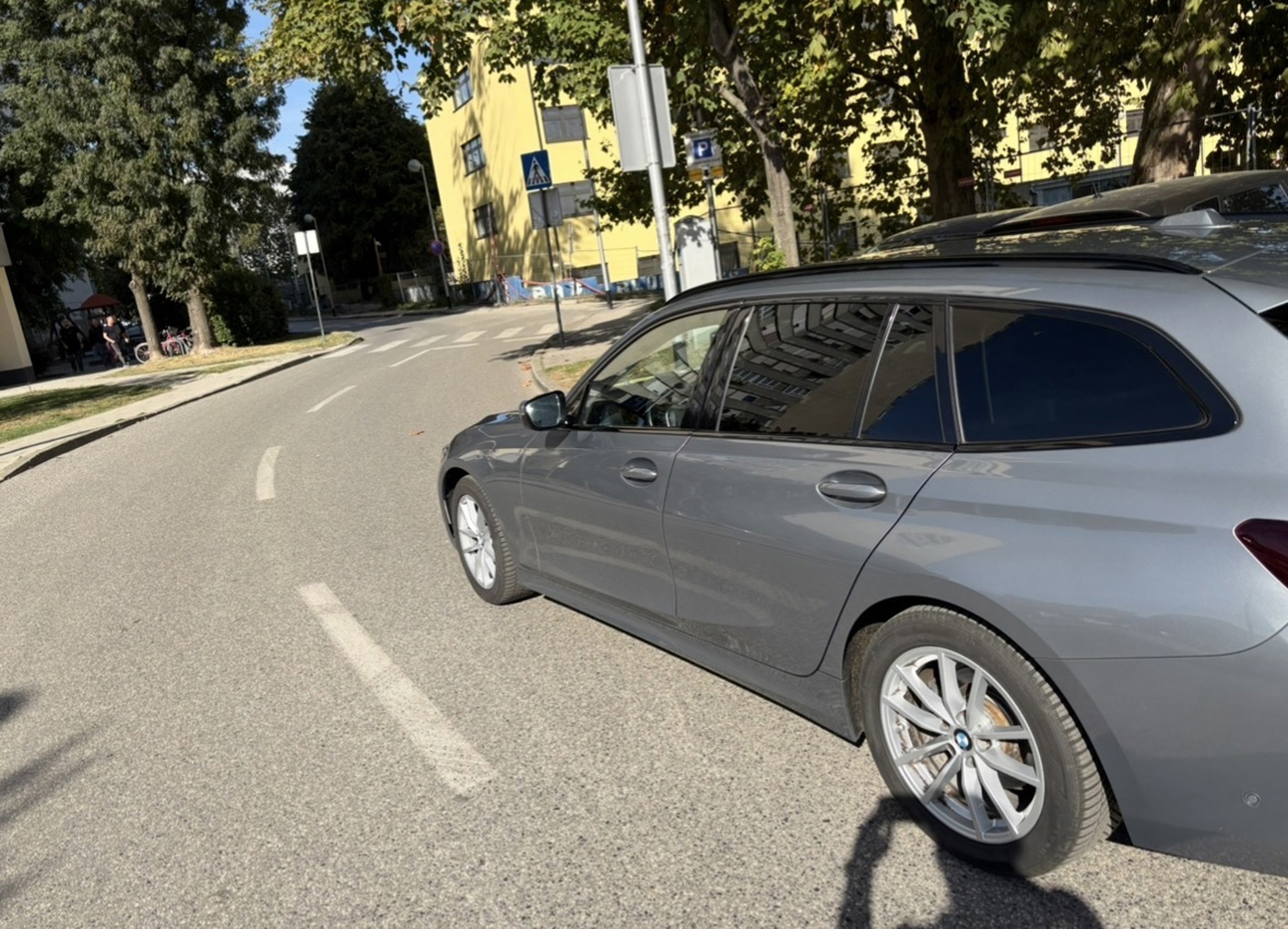 Bmw 318i touring 2024, fotografija 4