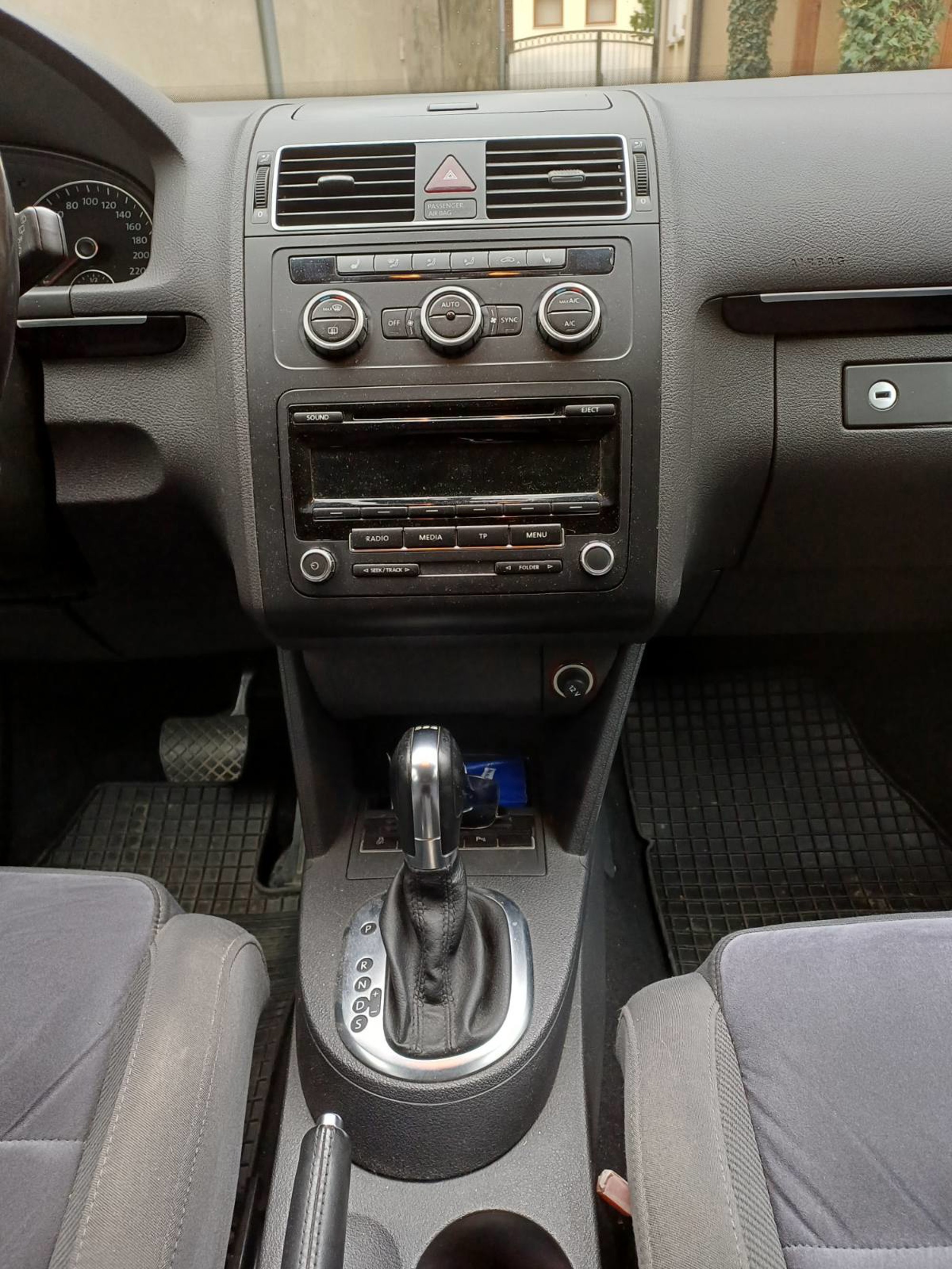 VW TOURAN 1.6 TDI, fotografija 2