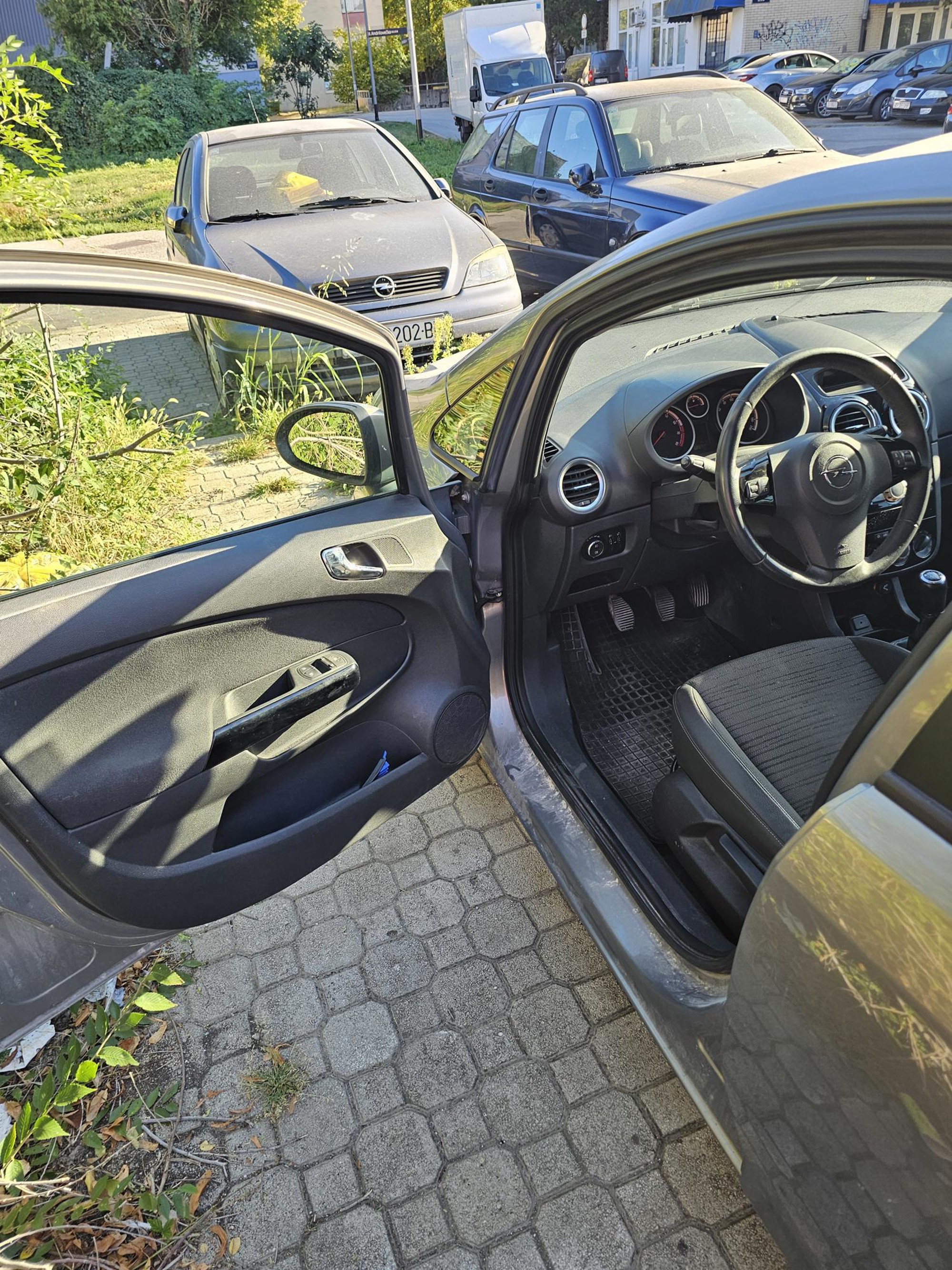 Opel Corsa 1.4 benzin, fotografija 4