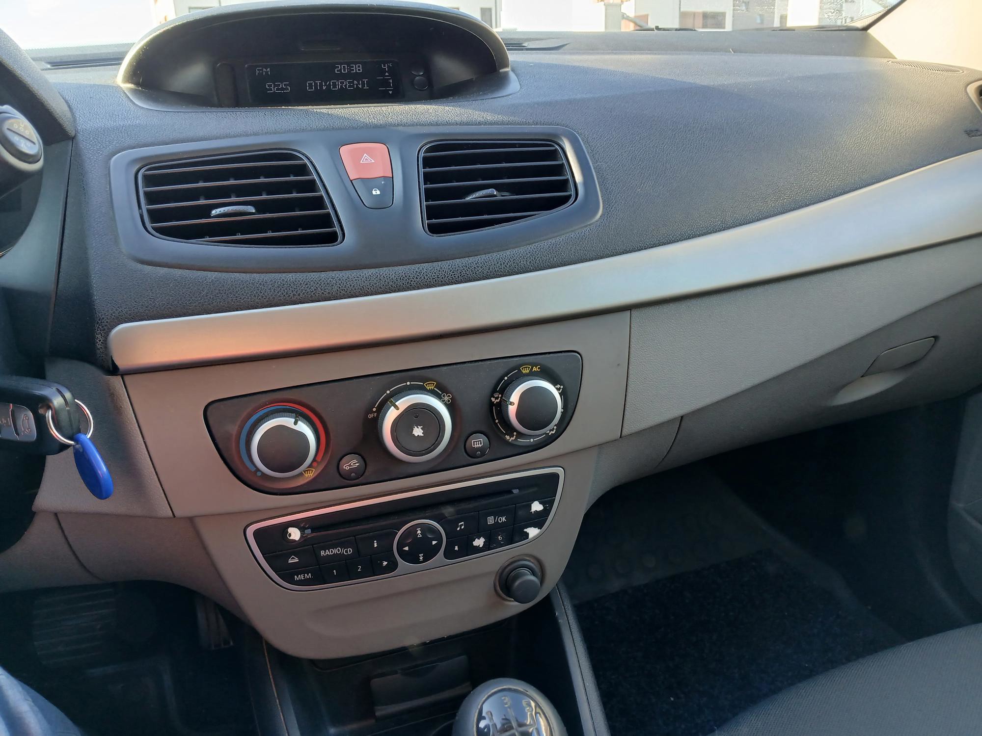 PRODAJEM RENAULT MEGANE 1.6 16V – BENZIN, fotografija 5