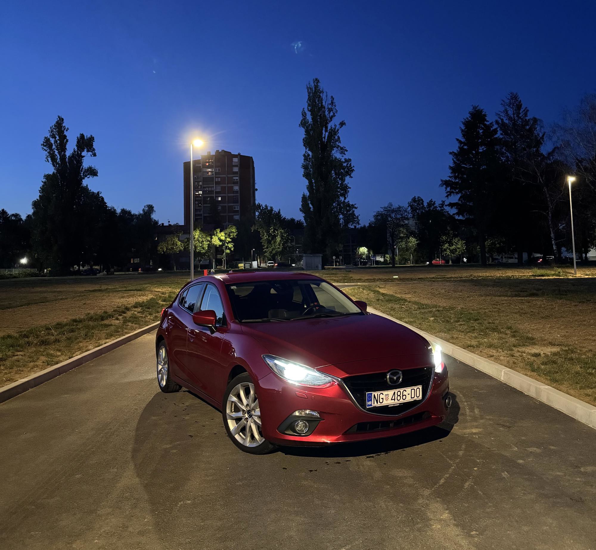 Mazda 3 Revolution G120, 2.0 benzin, 2015. god, registrirana do 08/2027., pogled izvana - slika 3