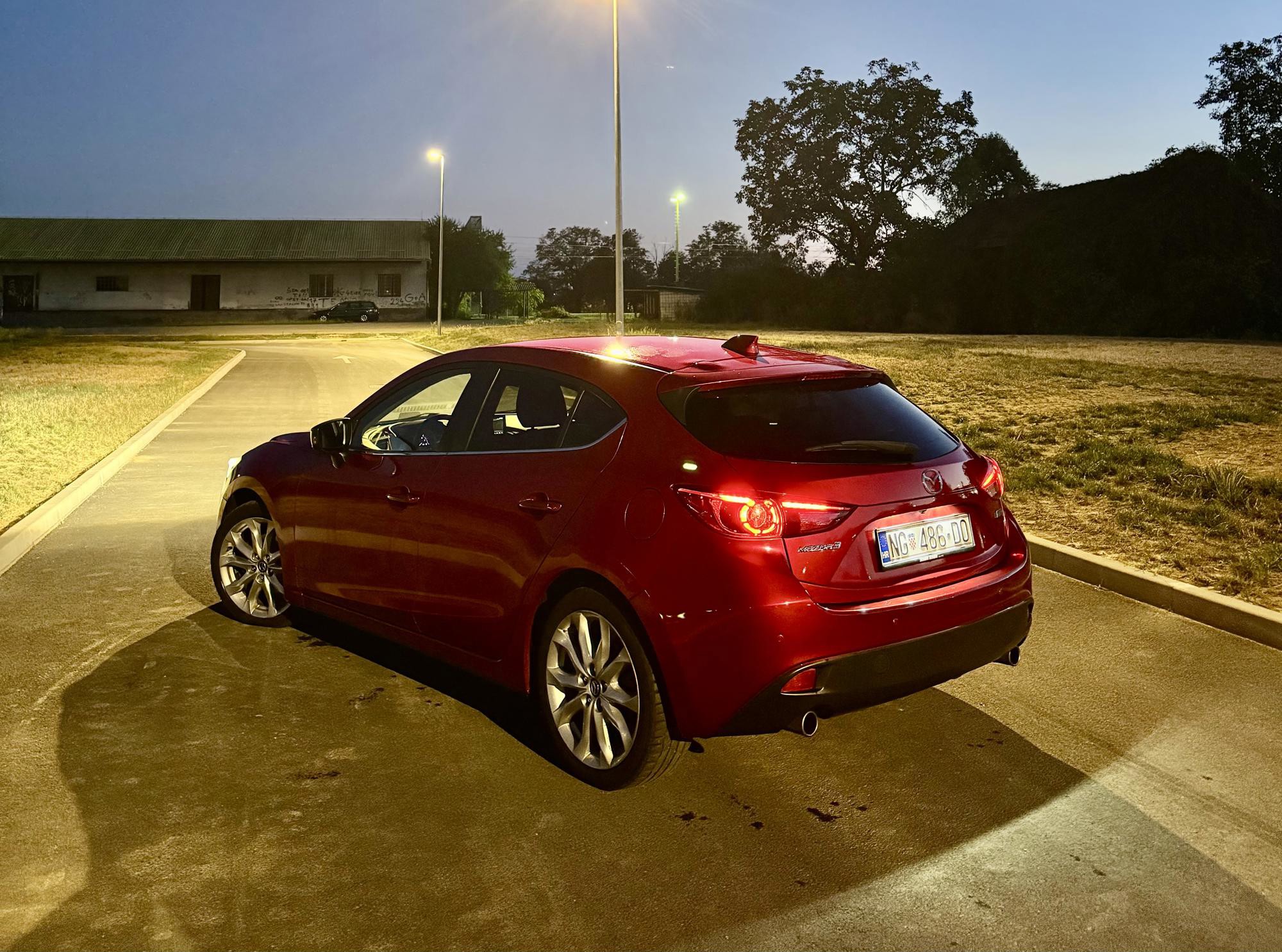 Mazda 3 Revolution G120, 2.0 benzin, 2015. god, registrirana do 08/2027., pogled izvana - slika 4