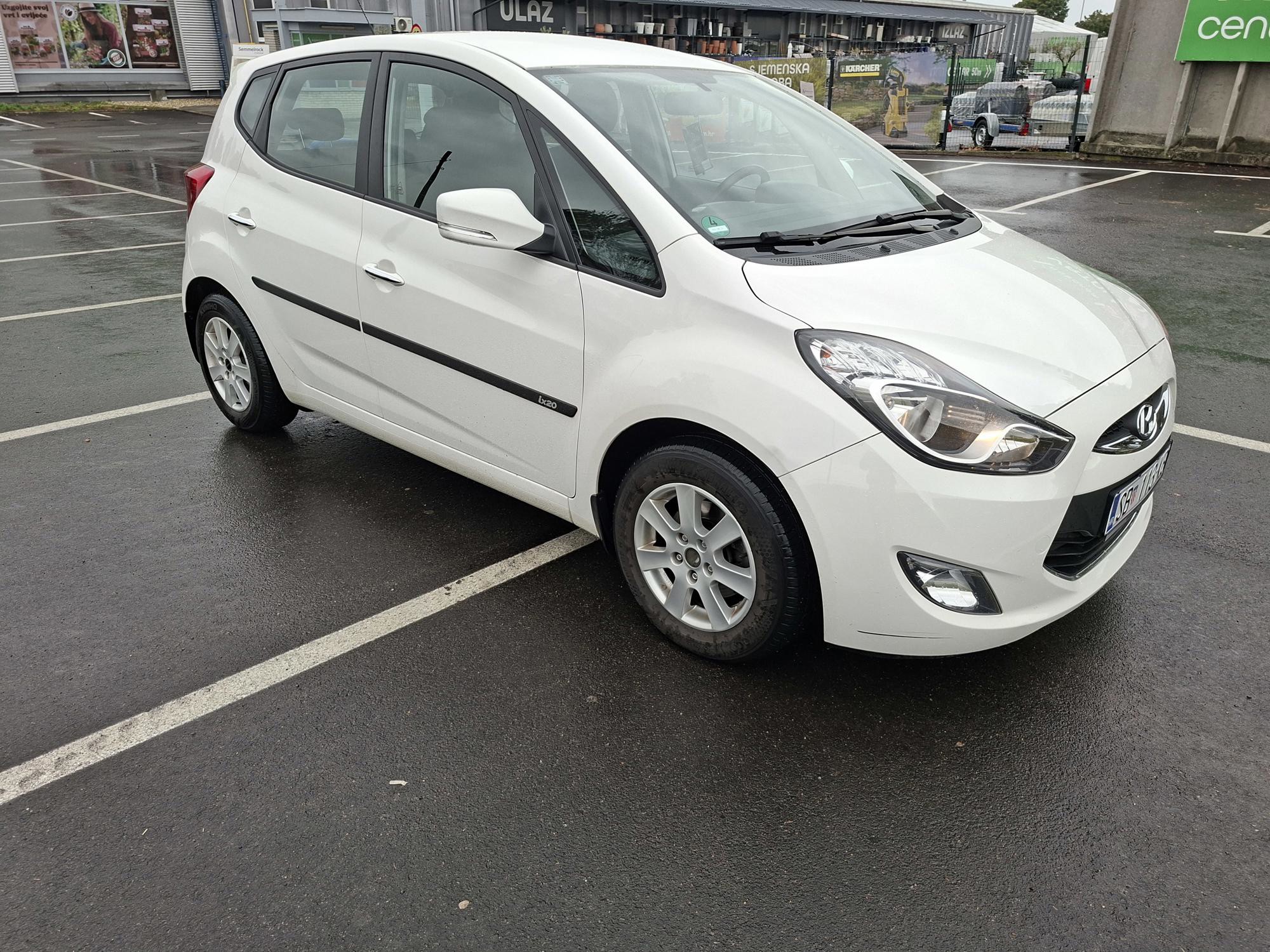 Prodajem Hyundai ix20 1.6 crdi u izvrsnom stanju., fotografija 3