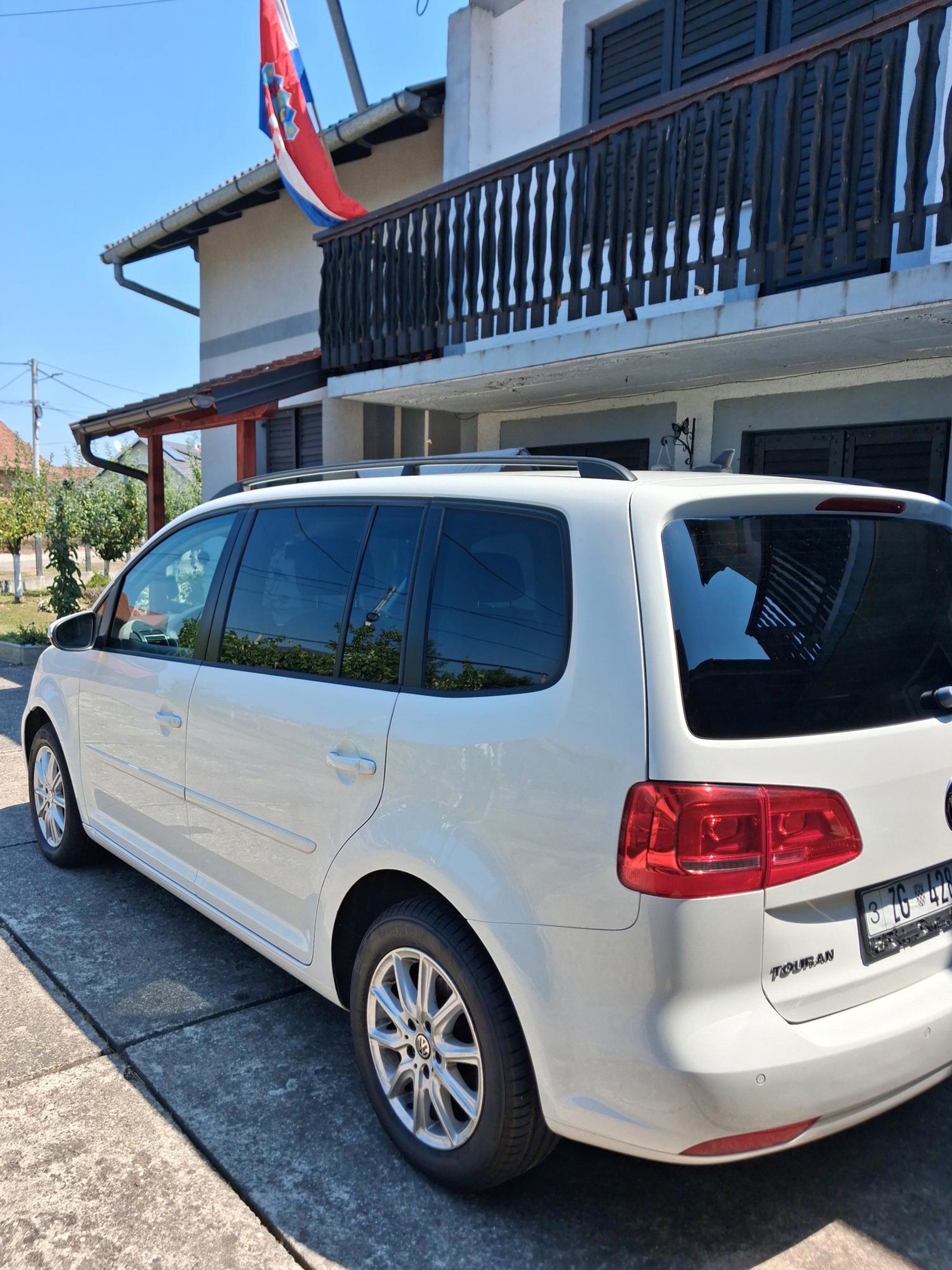 VW Touran 2.0 TDI (2013.) – 158.000 km, REG. do 8.27. VELIKI SERVIS, NOVE GUME, KLIMA, , fotografija 4