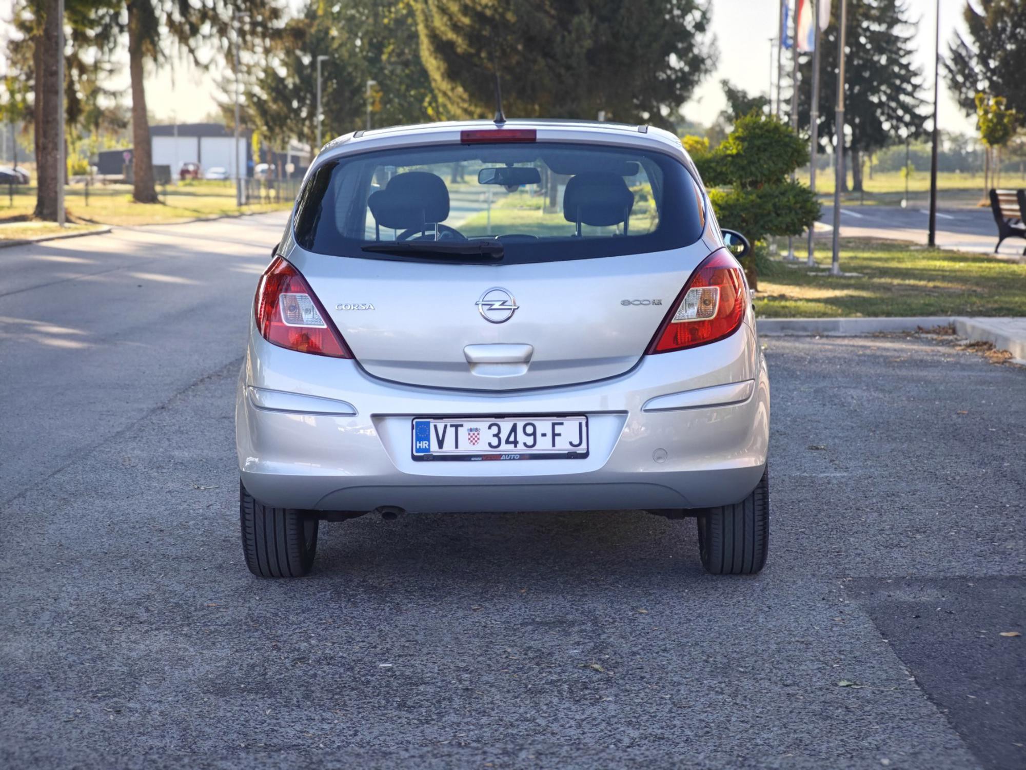 Opel Corsa D 1.3 CDTI#REGA GOD. DANA#KLIMA#VELIKI EKRAN#ALU 16"#SERVISNA KNJIGA#ODLIČNO STANJE, fotografija 3