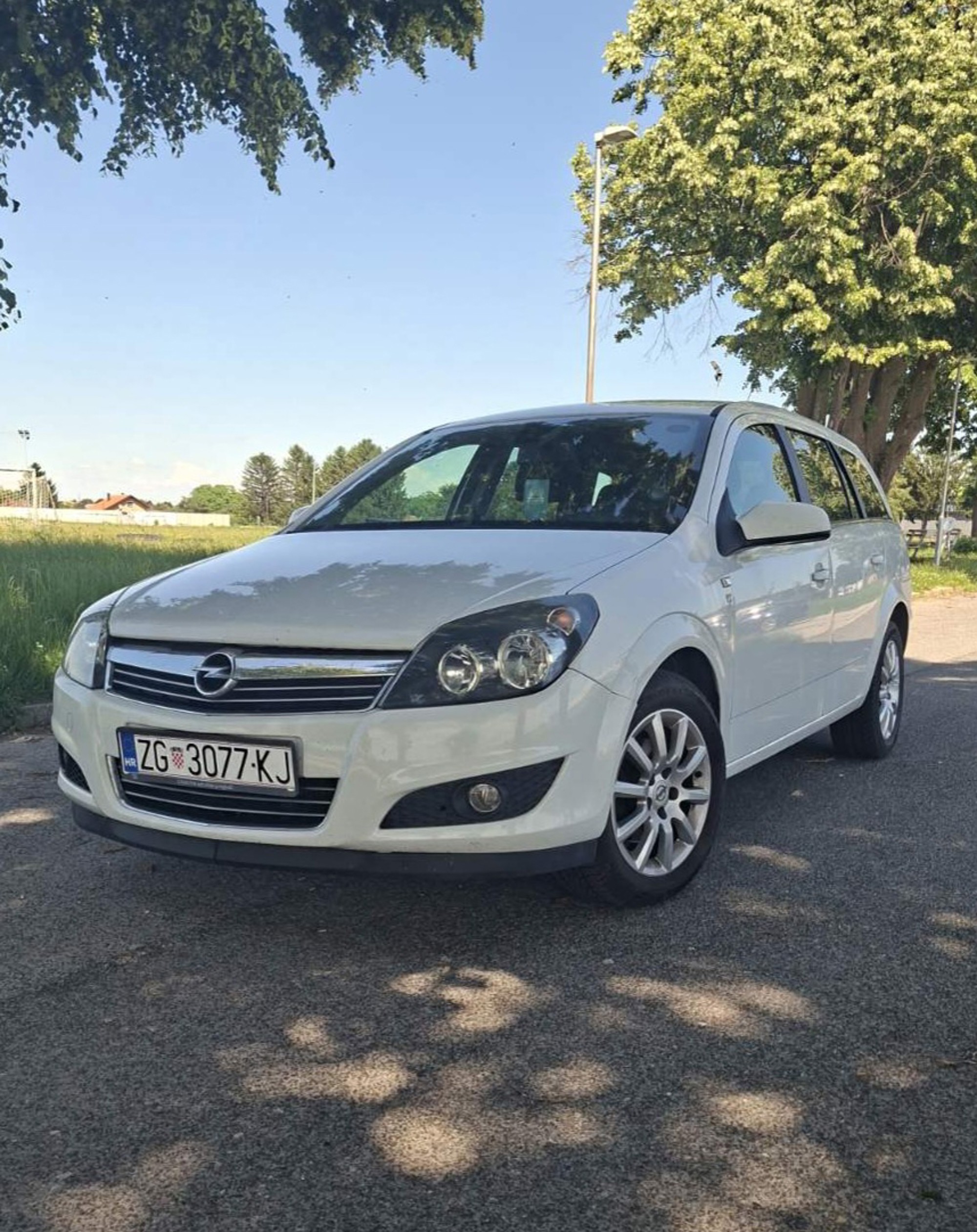 ✅Opel Astra H 1.7 cdti 110ks//REGA GOD. DANA//VELIKI+MALI SERVIS//KLIMA//TEMPOMAT//ODLIČNO STANJE, pogled izvana - slika 4