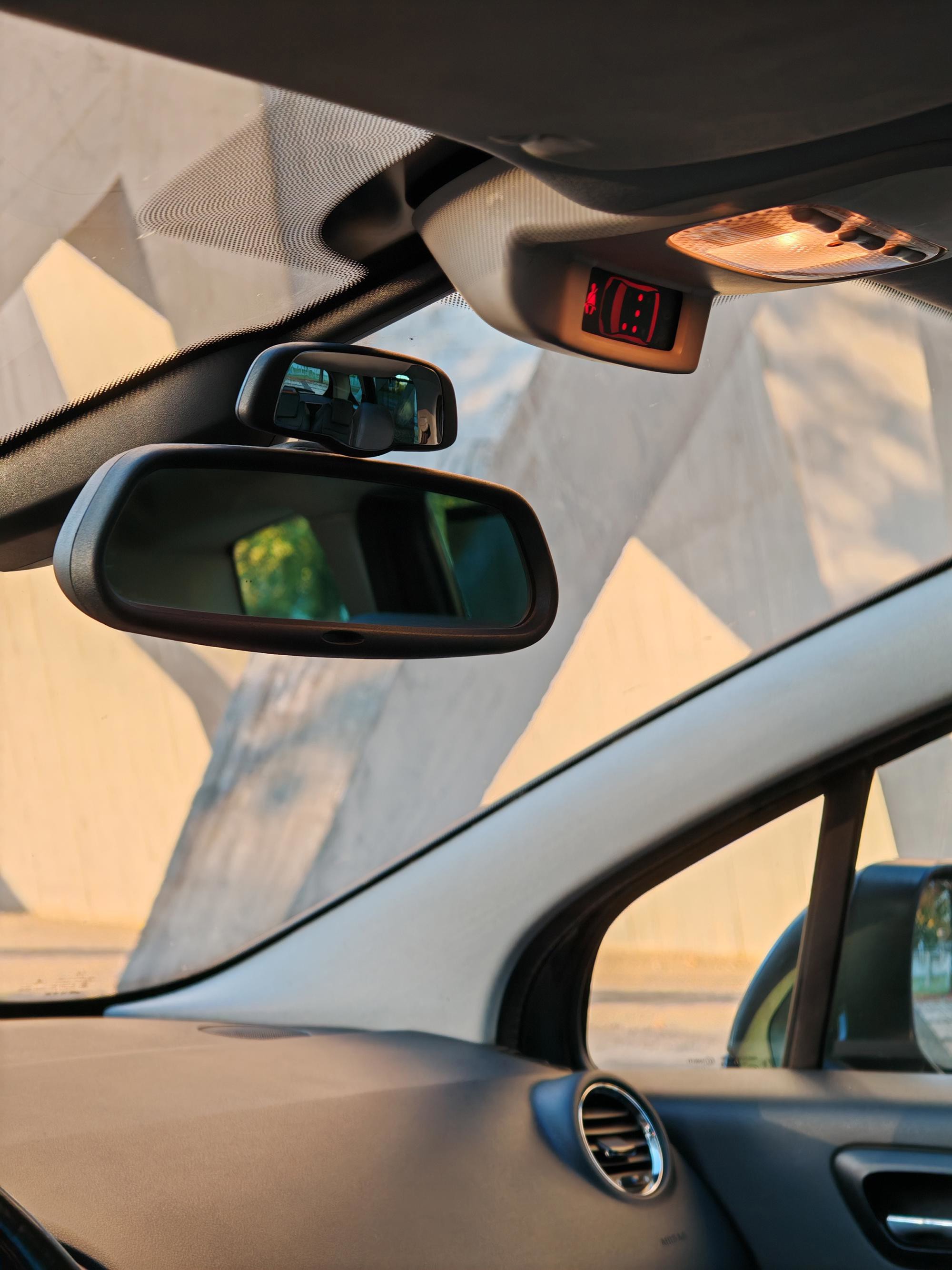 Peugeot 5008 2,0 BlueHDi Allure 3x isofix | servisna | Pano | xenon, fotografija 7