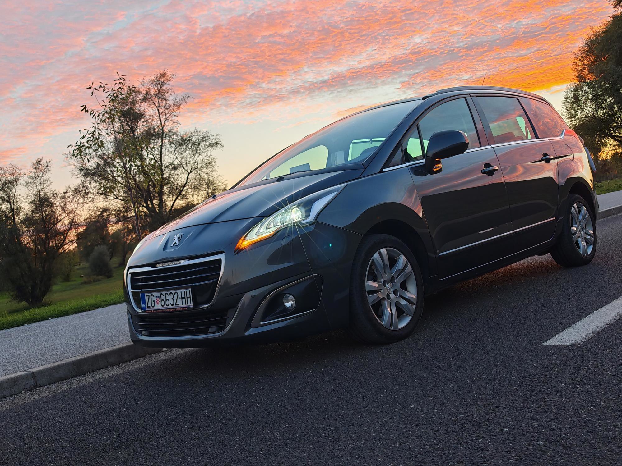 Peugeot 5008 2,0 BlueHDi Allure 3x isofix | servisna | Pano | xenon, fotografija 1