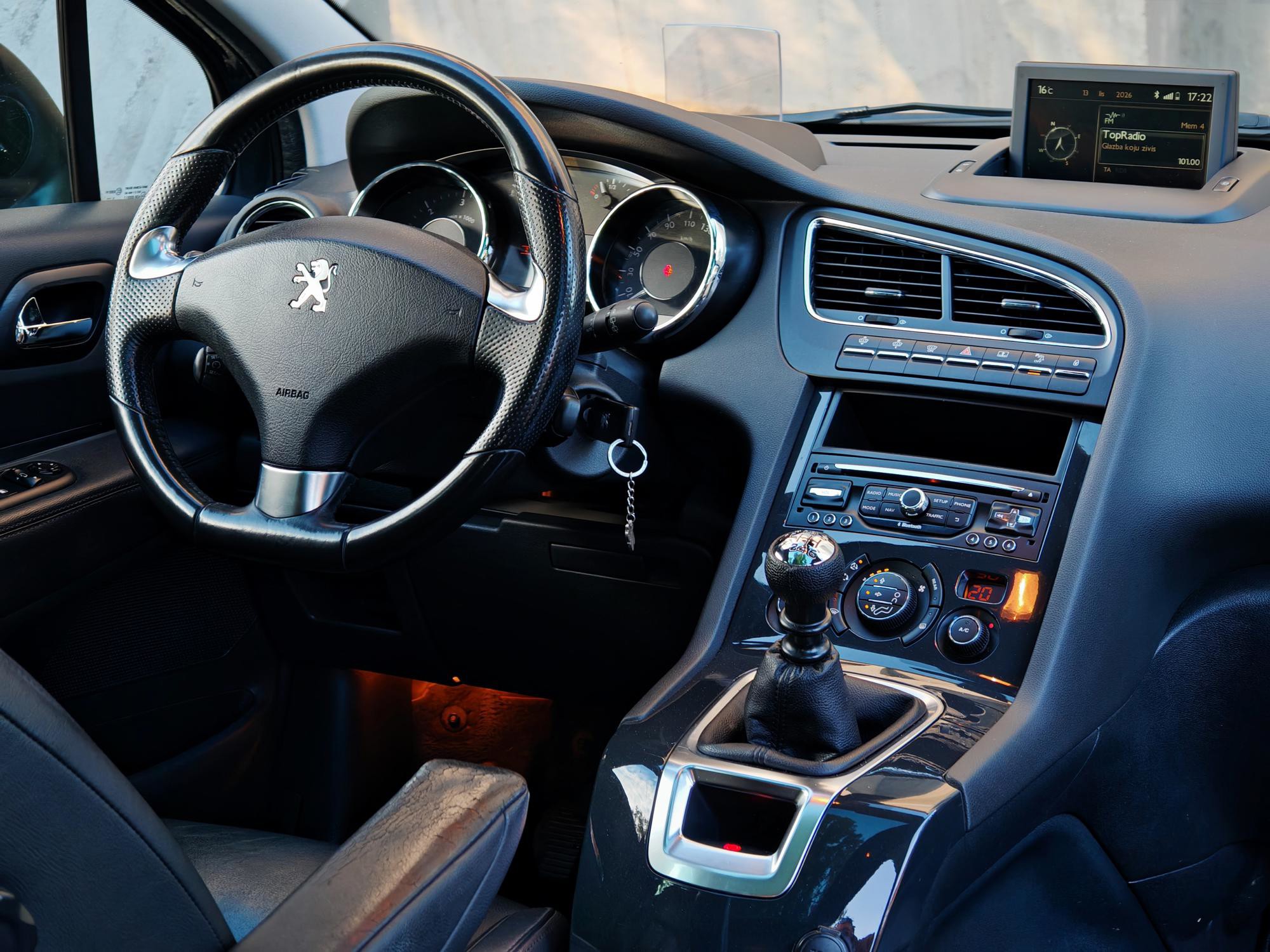 Peugeot 5008 2,0 BlueHDi Allure 3x isofix | servisna | Pano | xenon, fotografija 12
