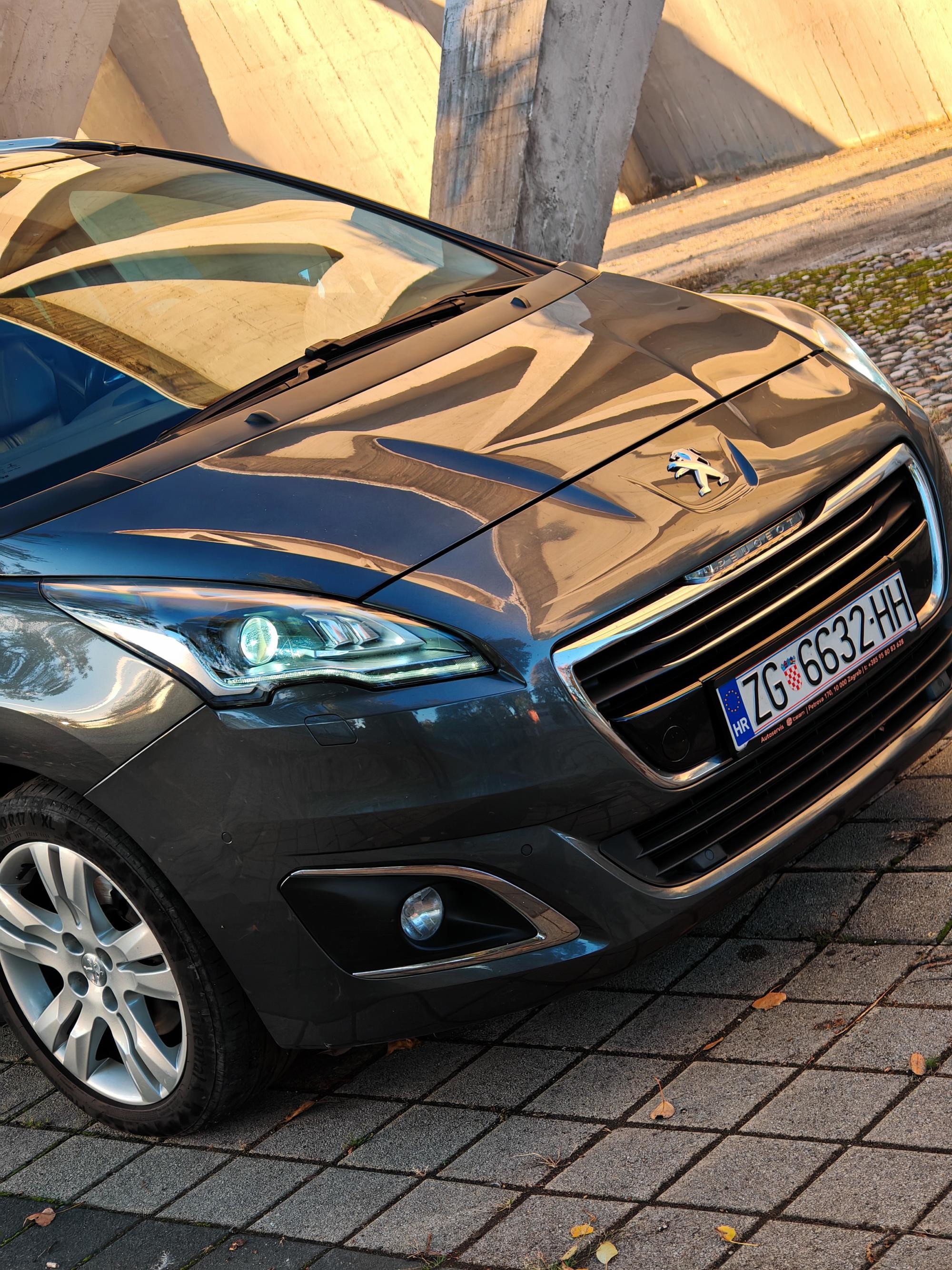 Peugeot 5008 2,0 BlueHDi Allure 3x isofix | servisna | Pano | xenon, fotografija 6