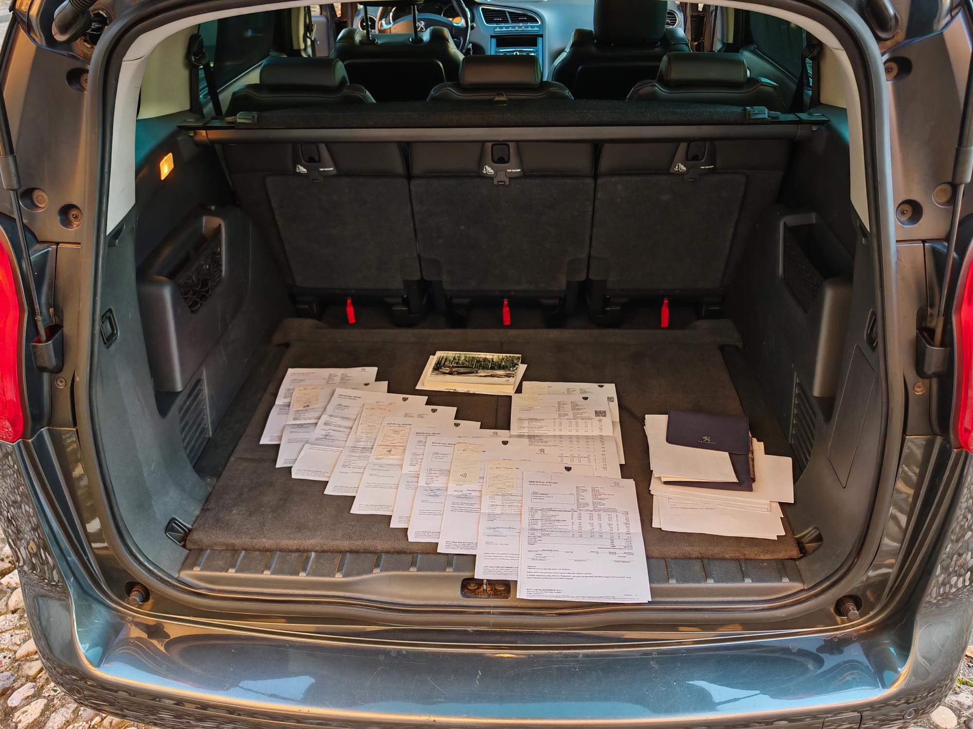 Peugeot 5008 2,0 BlueHDi Allure 3x isofix | servisna | Pano | xenon, fotografija 14