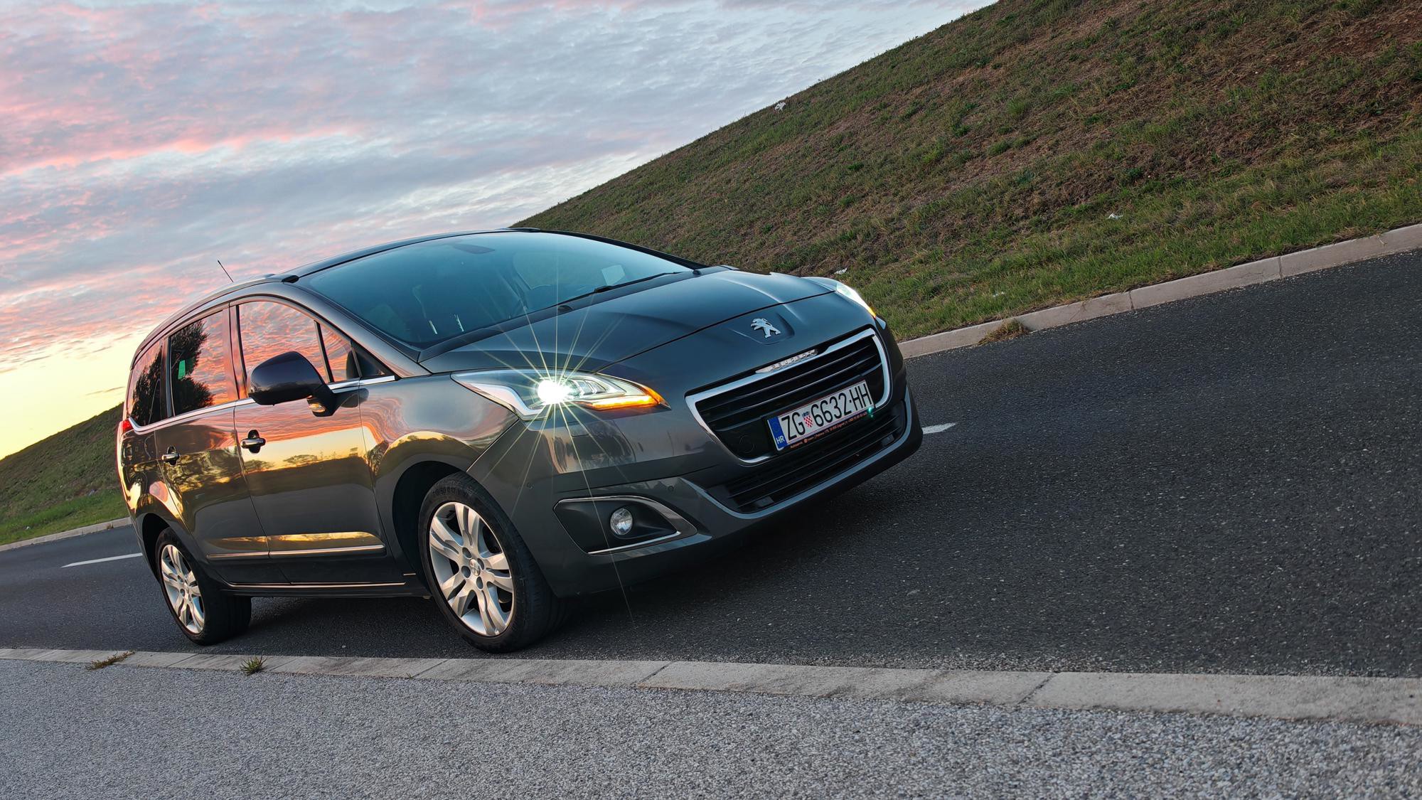 Peugeot 5008 2,0 BlueHDi Allure 3x isofix | servisna | Pano | xenon, fotografija 4