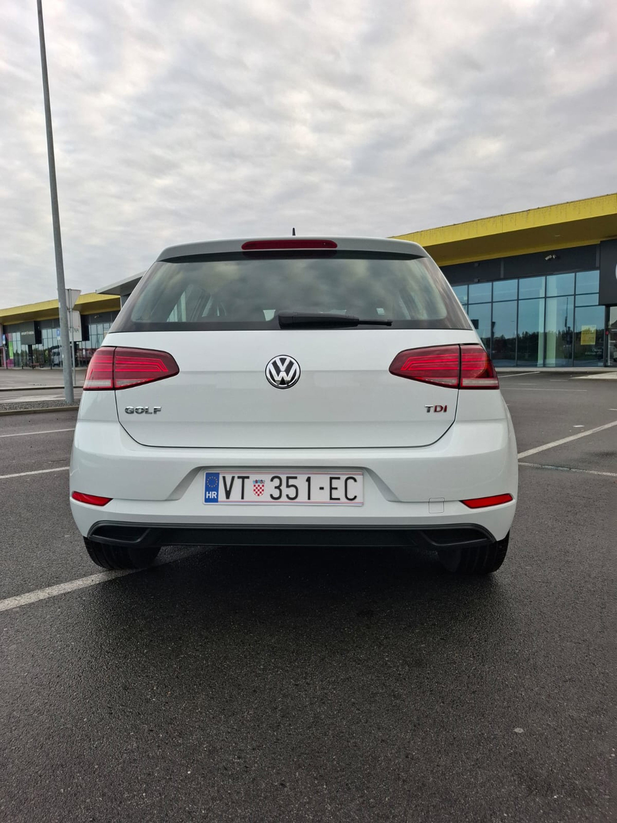 Vw Golf 7. 5, redizajn 1.6 TDI (85kW) kupljen u RH, samo 75.000 km, registriran 1 god. bez ulaganja, pogled izvana - slika 4