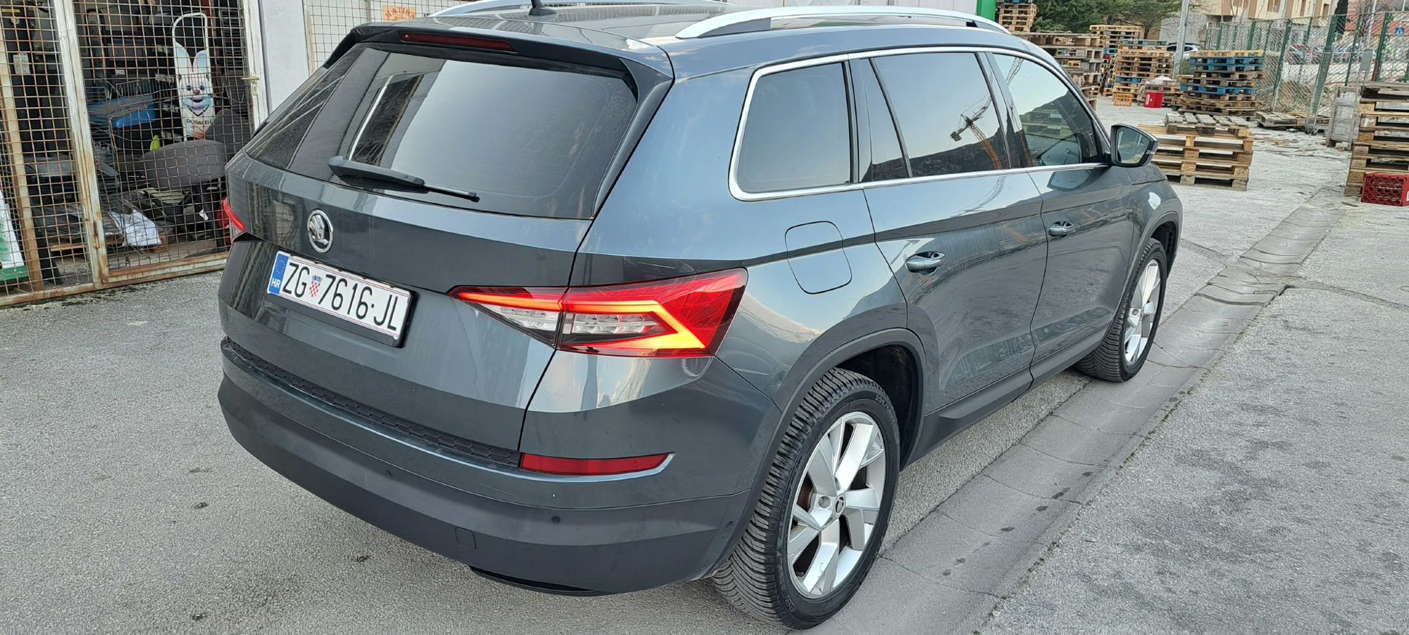 Škoda Kodiaq 2.0 TDI DSG, 7 sjedala, Matrix LED, 360°, kuka, servisna, fotografija 4