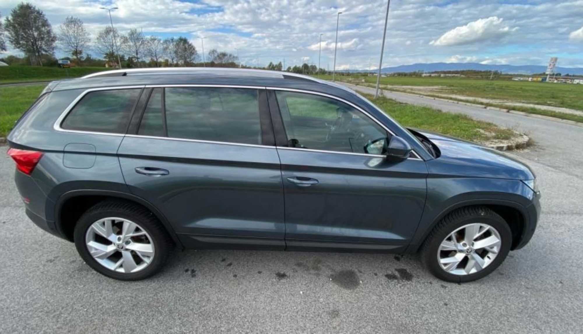Škoda Kodiaq 2.0 TDI DSG, 7 sjedala, Matrix LED, 360°, kuka, servisna, fotografija 3