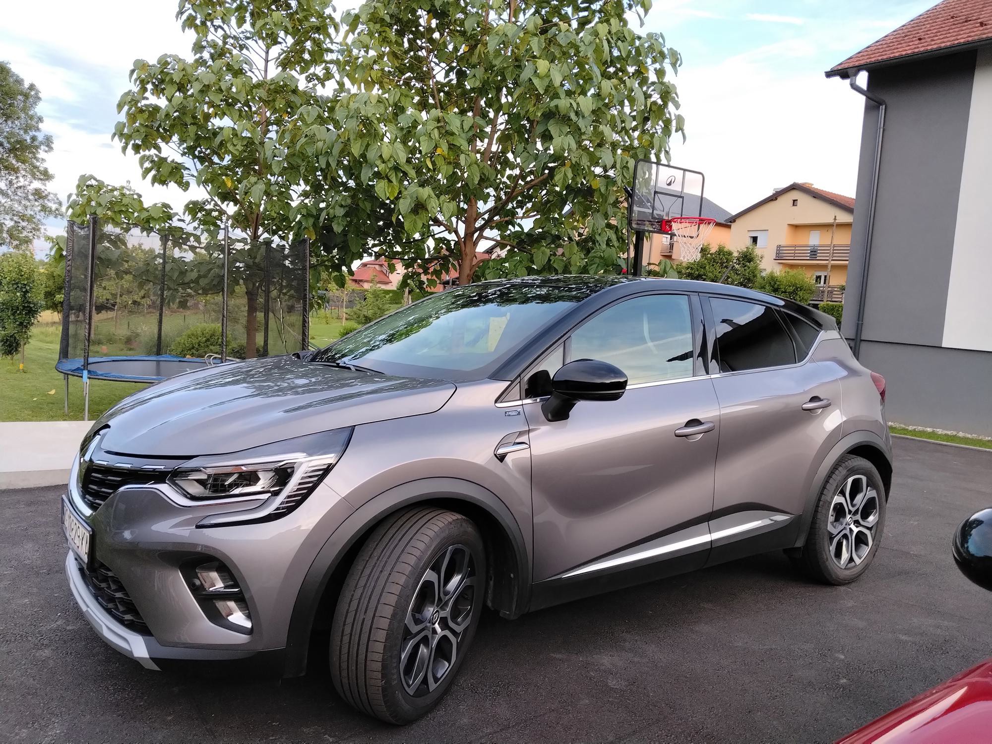 Renault Captur 2021. god – Automatik, kuka za vuču, parking kamera, jedan vlasnik, fotografija 4