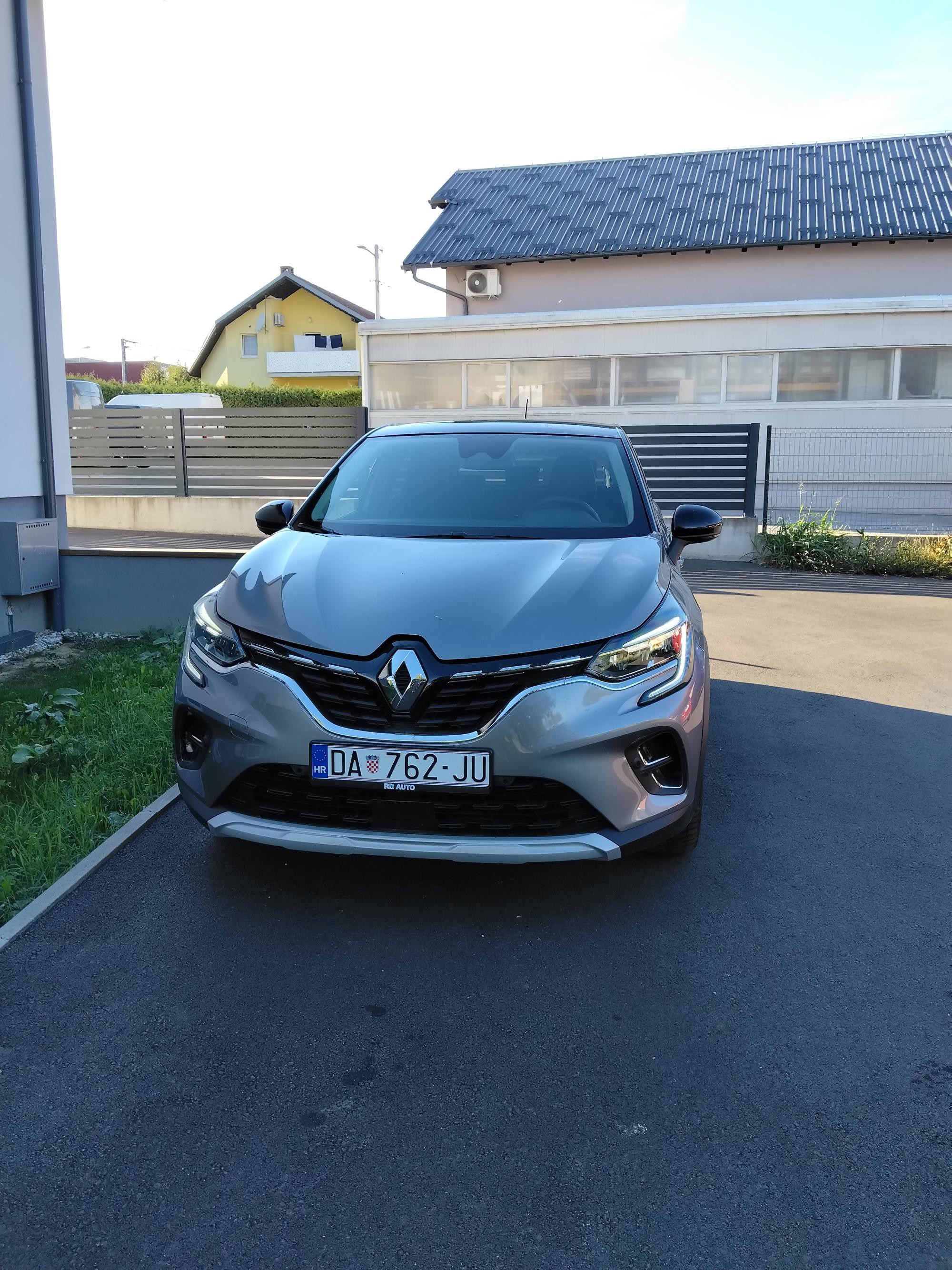 Renault Captur 2021. god – Automatik, kuka za vuču, parking kamera, jedan vlasnik, fotografija 2
