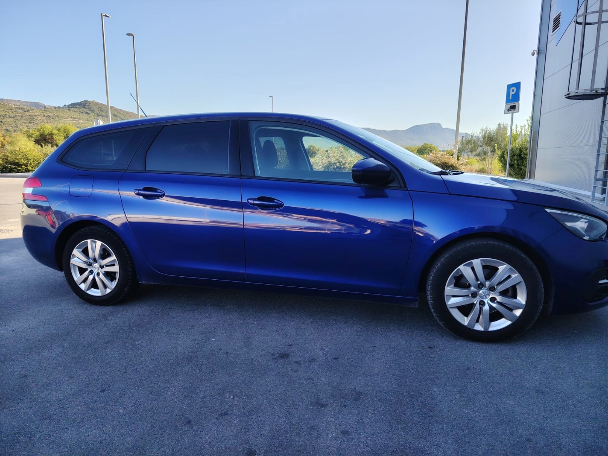 Peugeot 308 SW 1.5 BlueHDi • 97.000 km •Veliki servis-8mm- CarVertical-nove gume, fotografija 4
