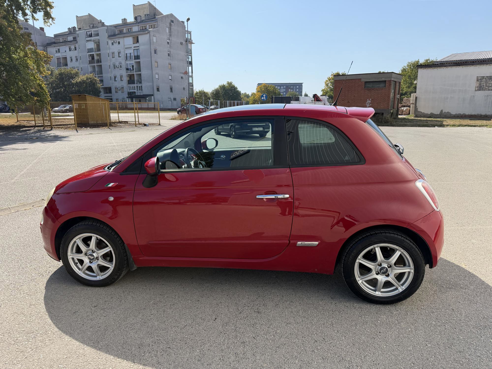 🚗 FIAT 500 1.2 BENZIN – PANORAMA – KLIMA – REGISTRIRAN DO 09/2027., fotografija 4
