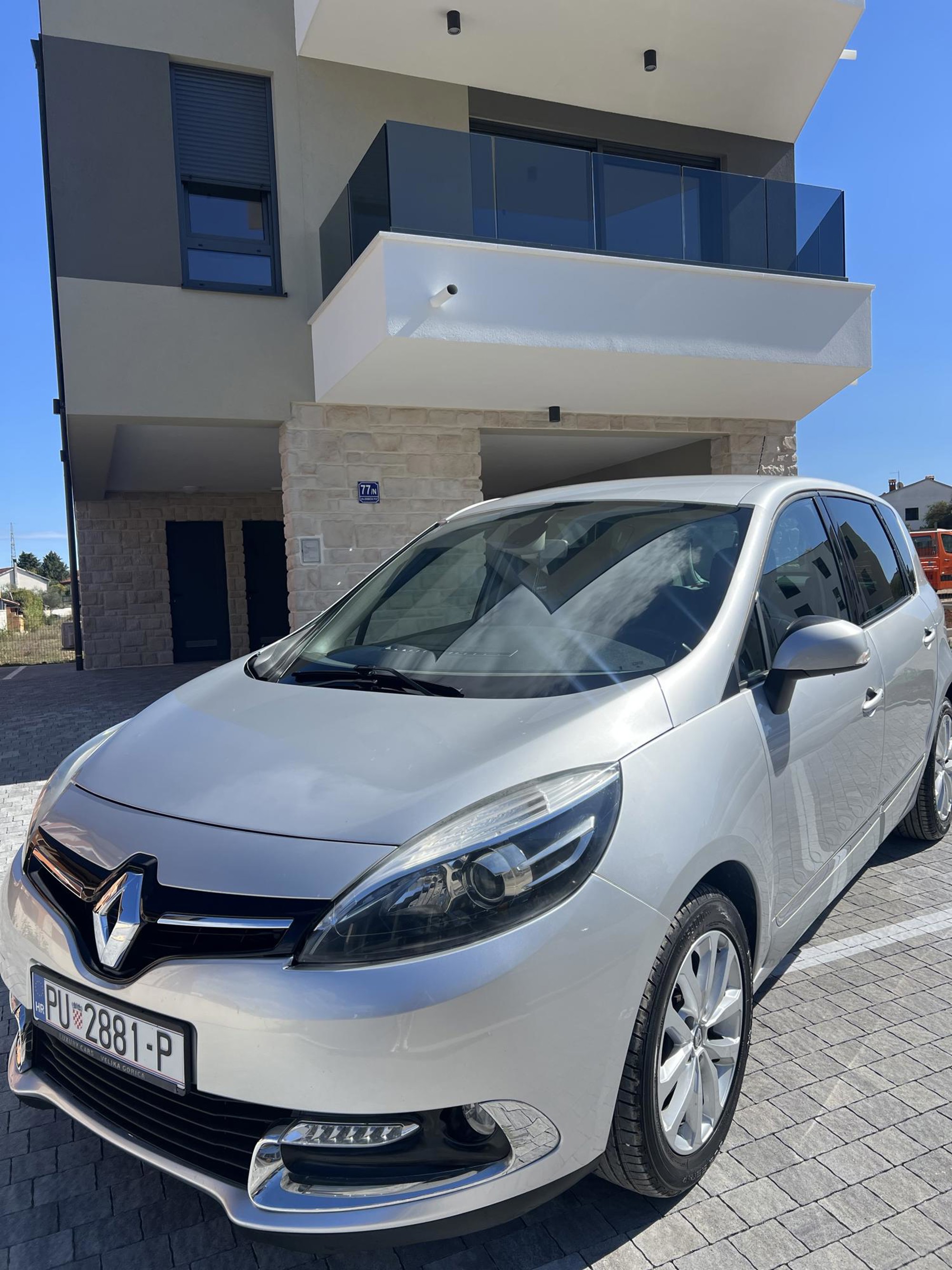 Renault Scénic 1.5 dCi 110 Business Energy – R-Link, Navi, Hands-Free, Polukoža, Automatska klima, fotografija 3