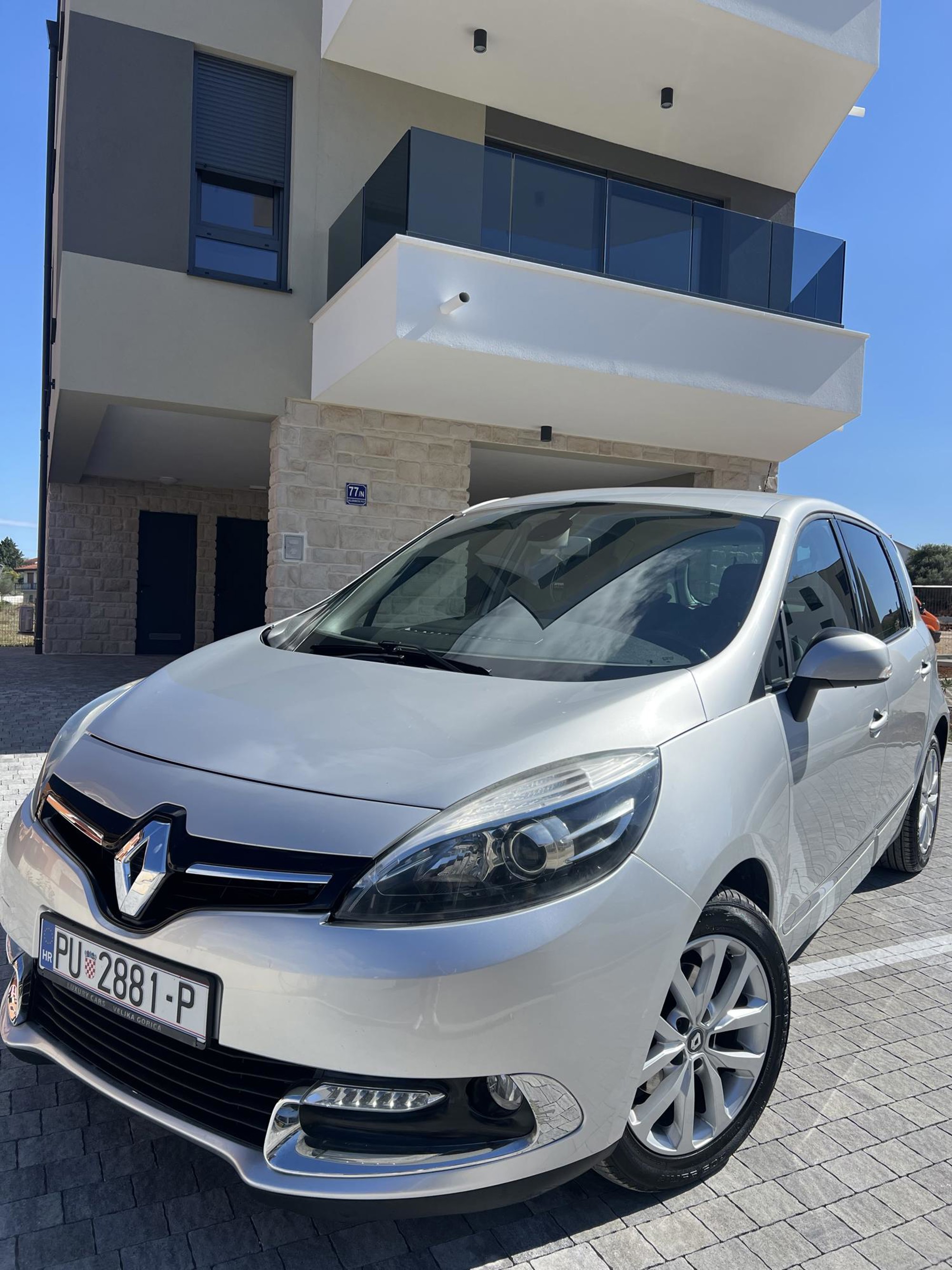 Renault Scénic 1.5 dCi 110 Business Energy – R-Link, Navi, Hands-Free, Polukoža, Automatska klima, fotografija 1