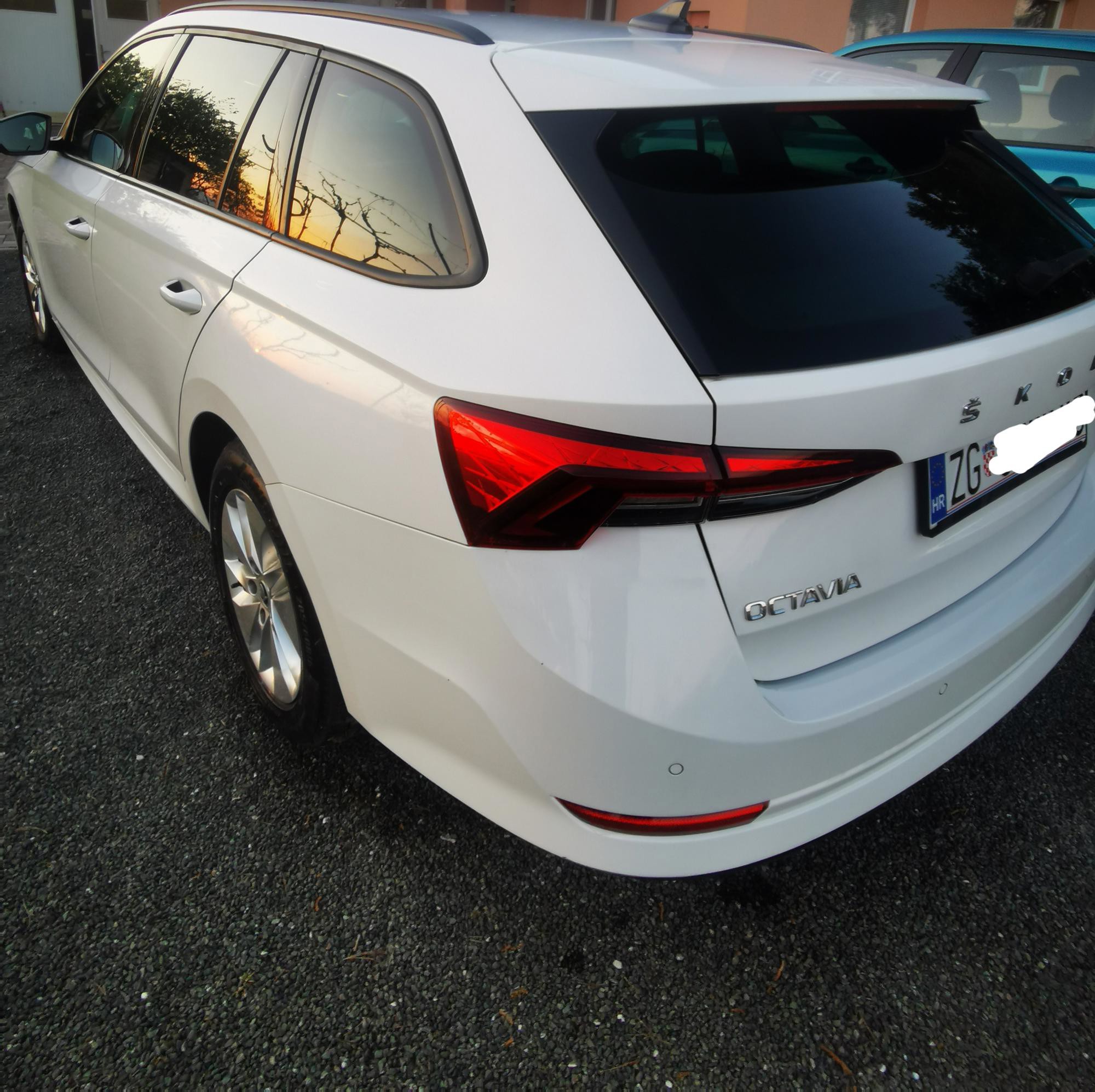 Škoda Octavia combi 2.0 tdi DSG, povoljno, fotografija 4