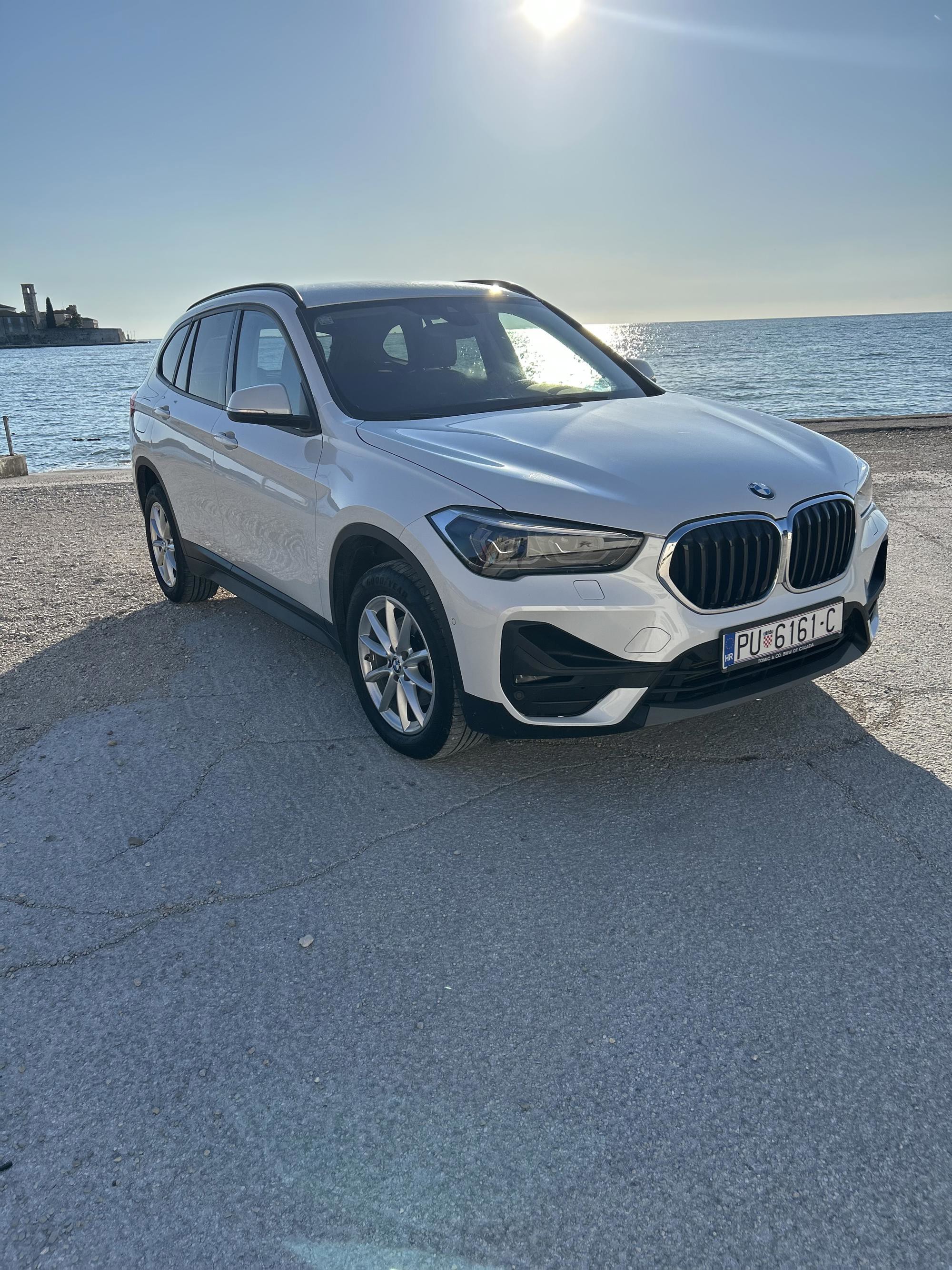 BMW X1 sDrive18d automatik, prvi vlasnik, original krovni nosači, original nosači za bicikle, pogled izvana - slika 1