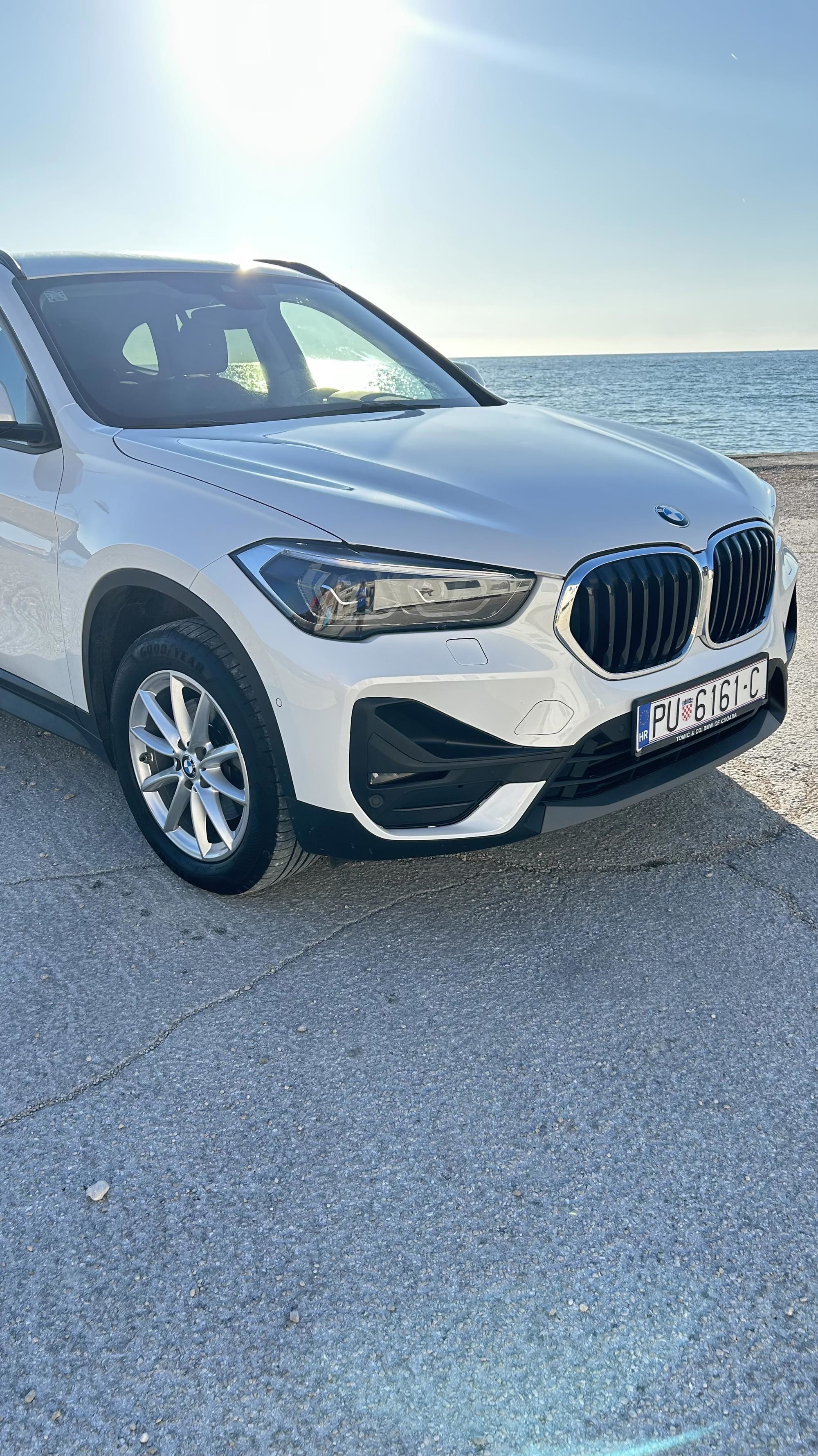 BMW X1 sDrive18d automatik, prvi vlasnik, original krovni nosači, original nosači za bicikle, pogled izvana - slika 3