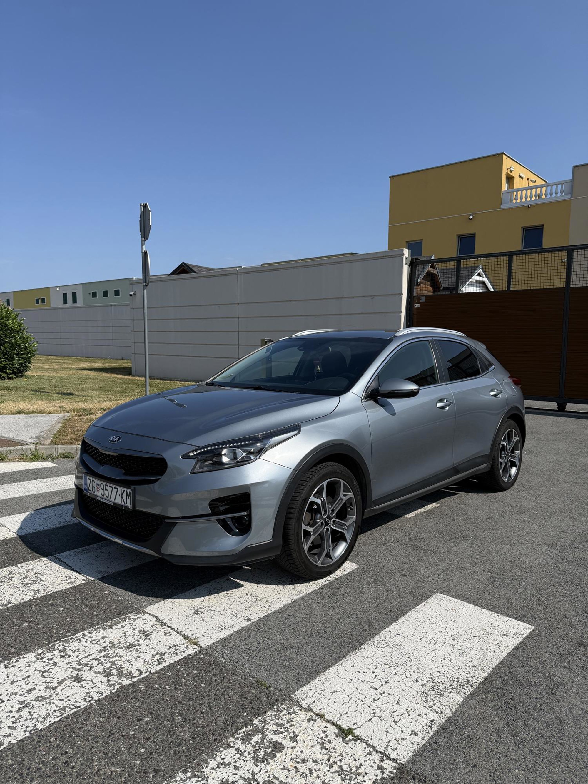 Kia X-Cee'd 2020. god – 1 vlasnik, servisna povijest, kožna sjedala, LED, pogled izvana - slika 1