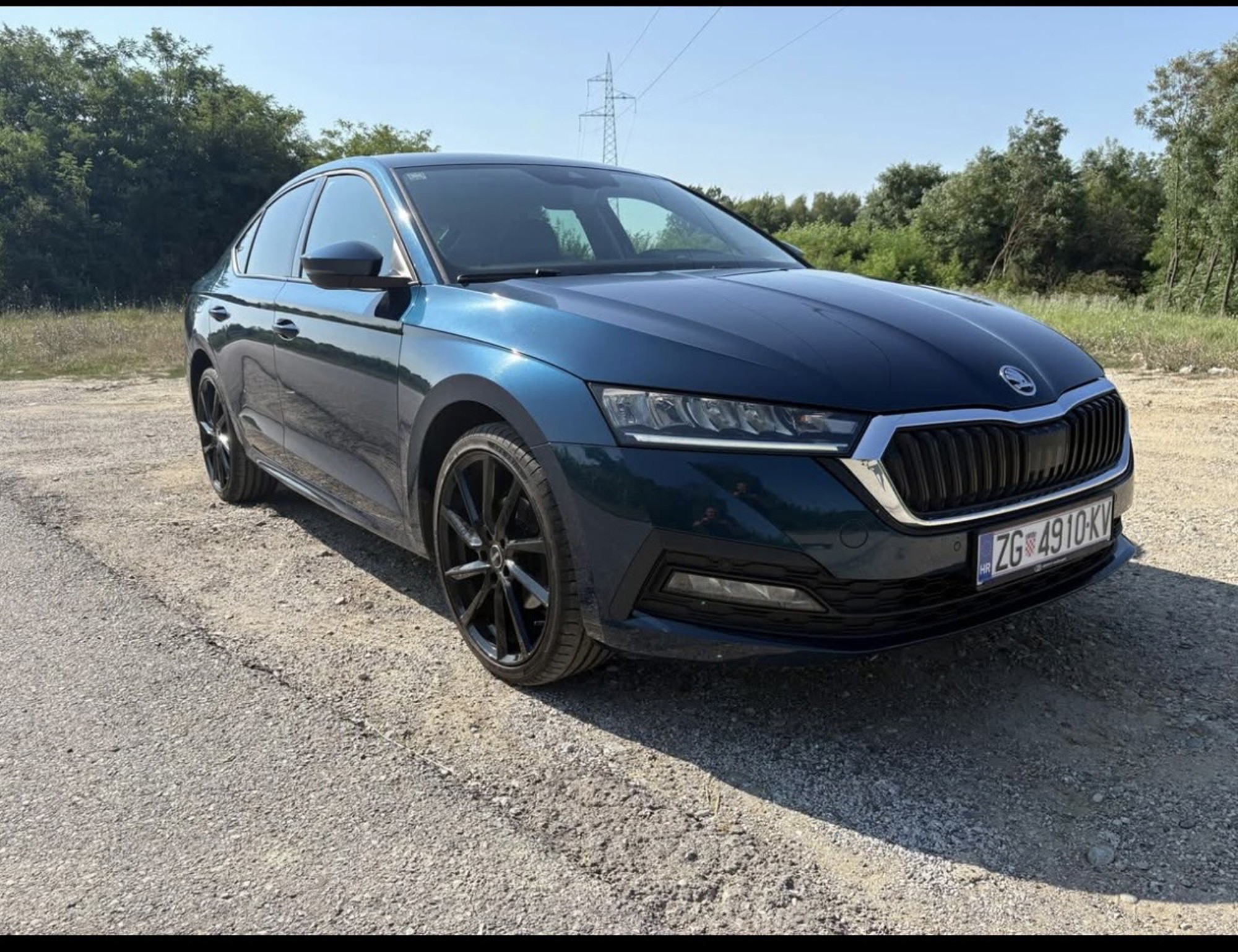 Škoda Octavia u super stanju 2022g 2.0 tdi 180000 km, pogled izvana - slika 4