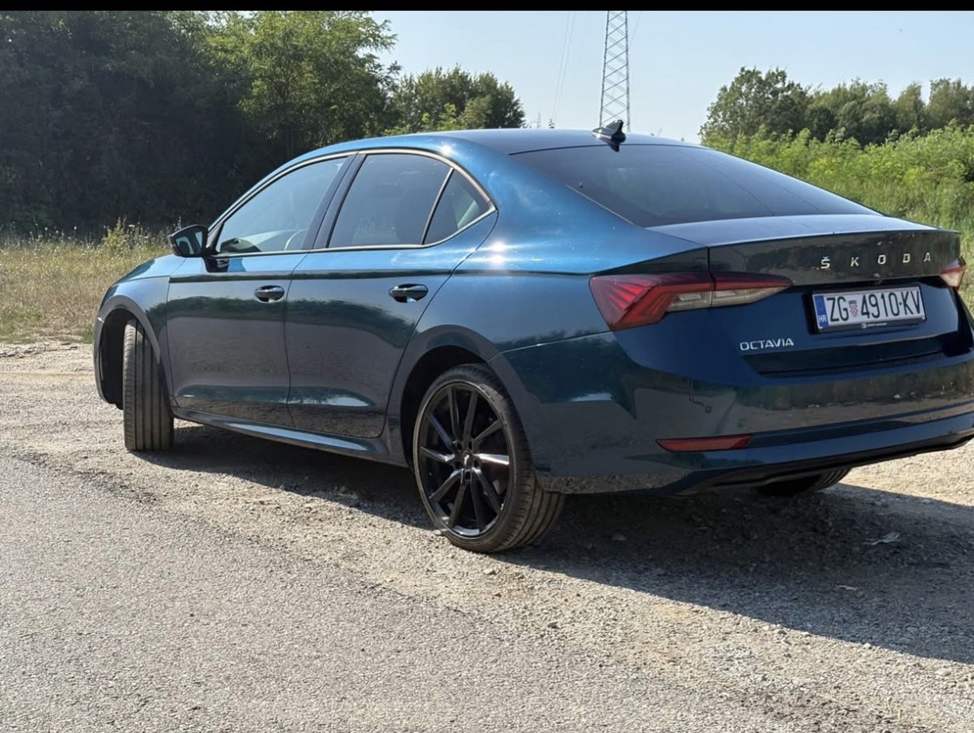 Škoda Octavia u super stanju 2022g 2.0 tdi 180000 km, pogled izvana - slika 2
