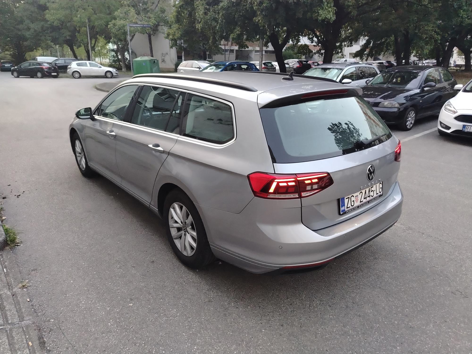 PASSAT VARIANT 1.5TSI 110KW DSG KUPLJEN NOVI U HR REG 8/2027GOD, fotografija 4