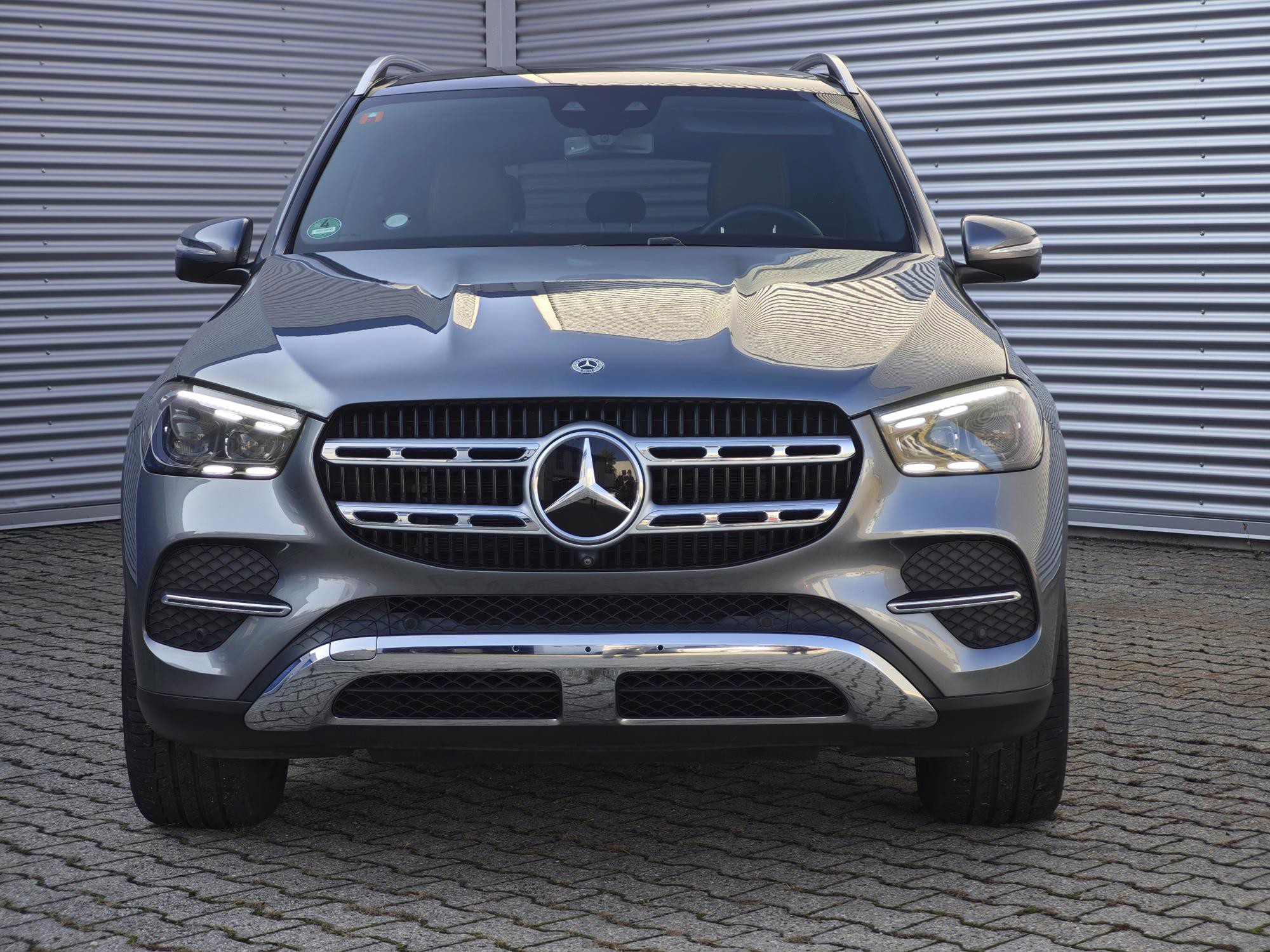 Mercedes GLE 350de, 2024. god., oprema full osim AMG, garancija do 2028., odlicno stanje, fotografija 2