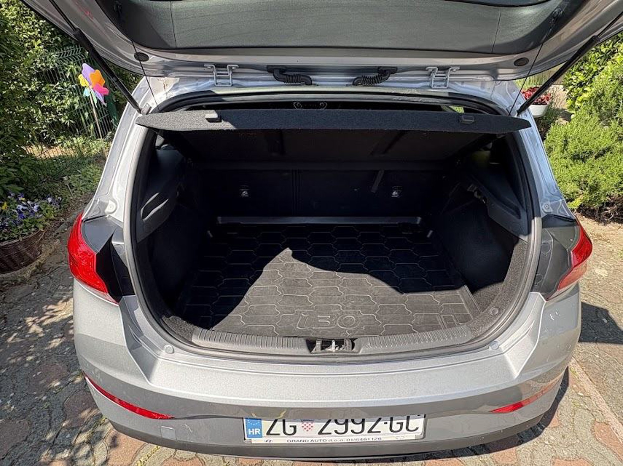 Hyundai i30 1,5 DPI 1 vlasnica, benzin, 61000km, reg.do 6/2027., fotografija 2