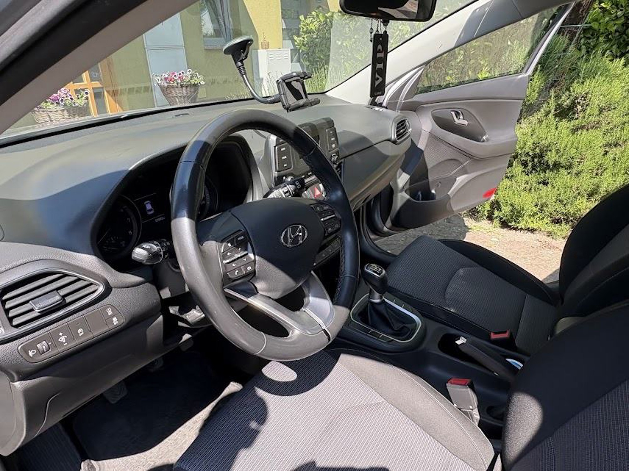 Hyundai i30 1,5 DPI 1 vlasnica, benzin, 61000km, reg.do 6/2027., fotografija 4