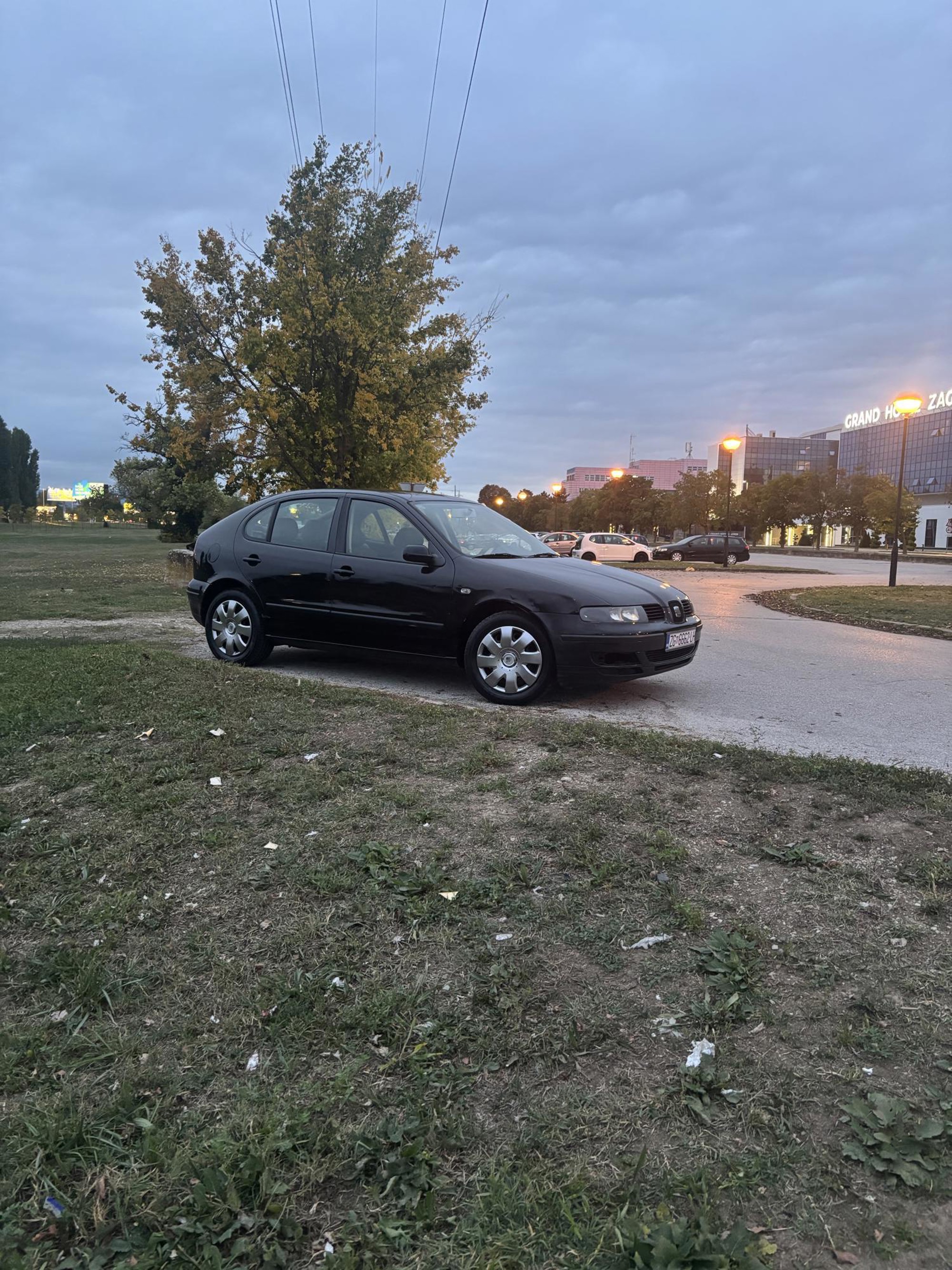 Seat leon 1.9TDI rega godinu dana, fotografija 3