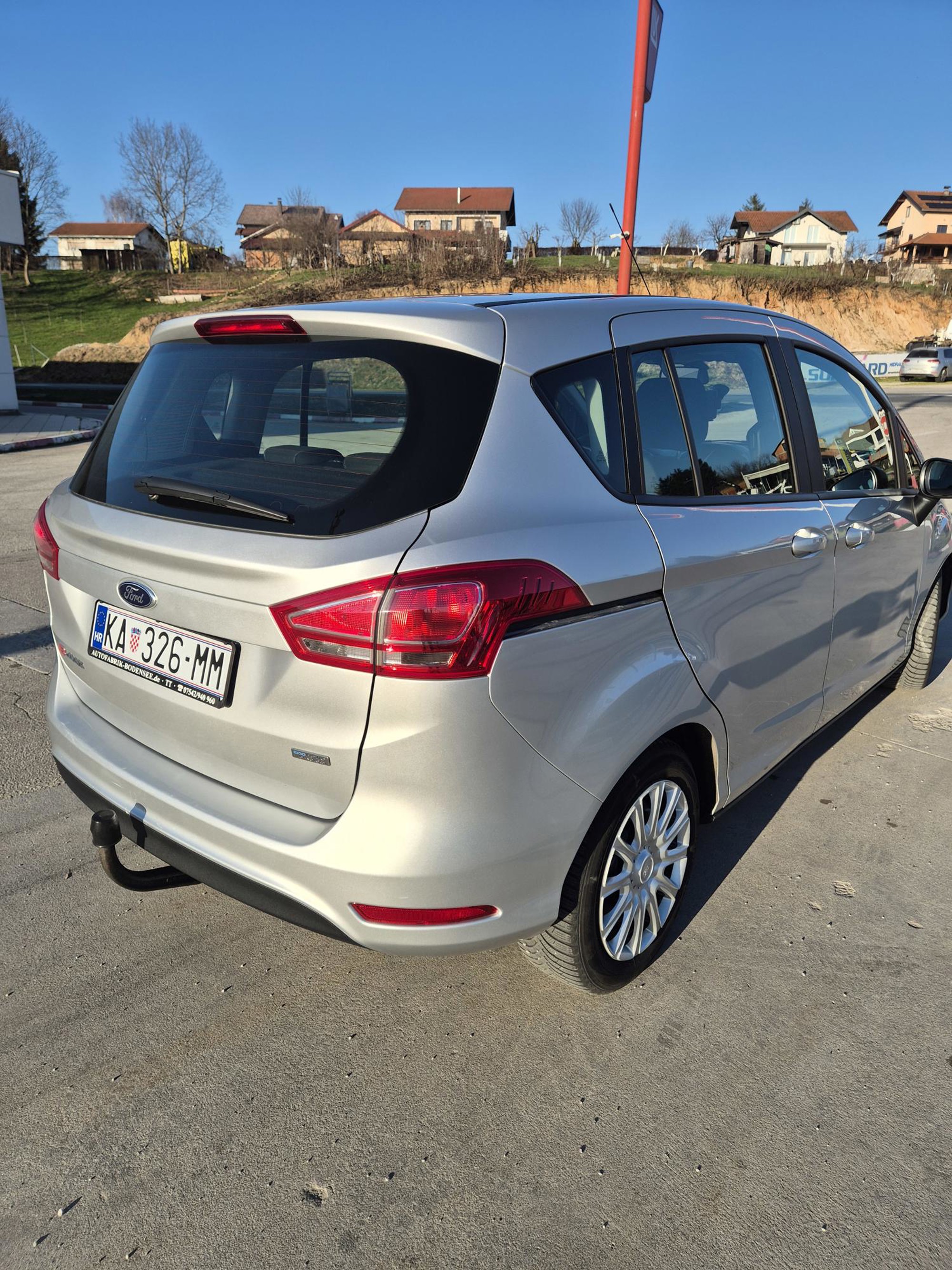 Garažiran i dobar auto 74.000 km. tel: 0989005702, fotografija 2