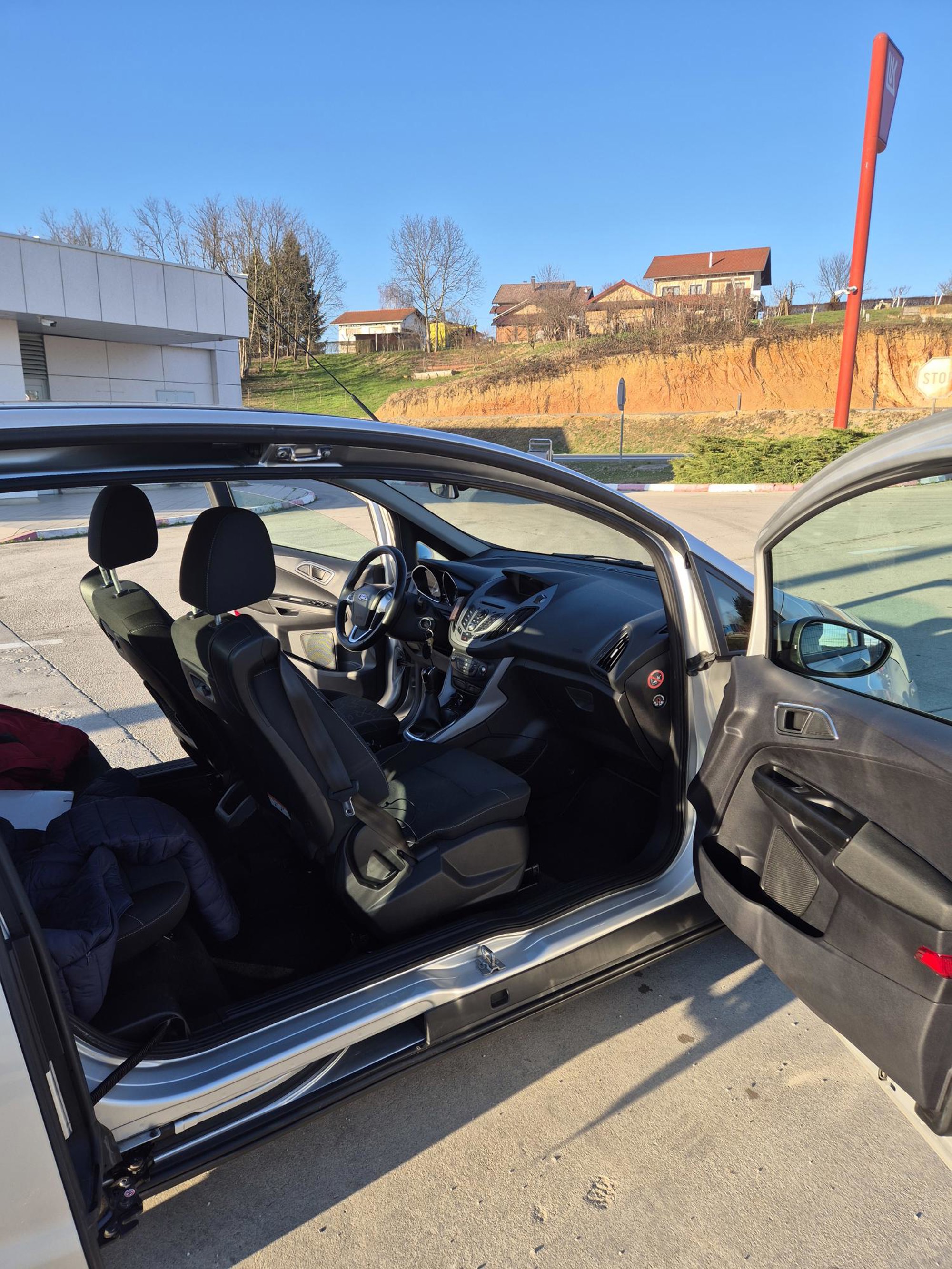 Garažiran i dobar auto 74.000 km. tel: 0989005702, fotografija 14