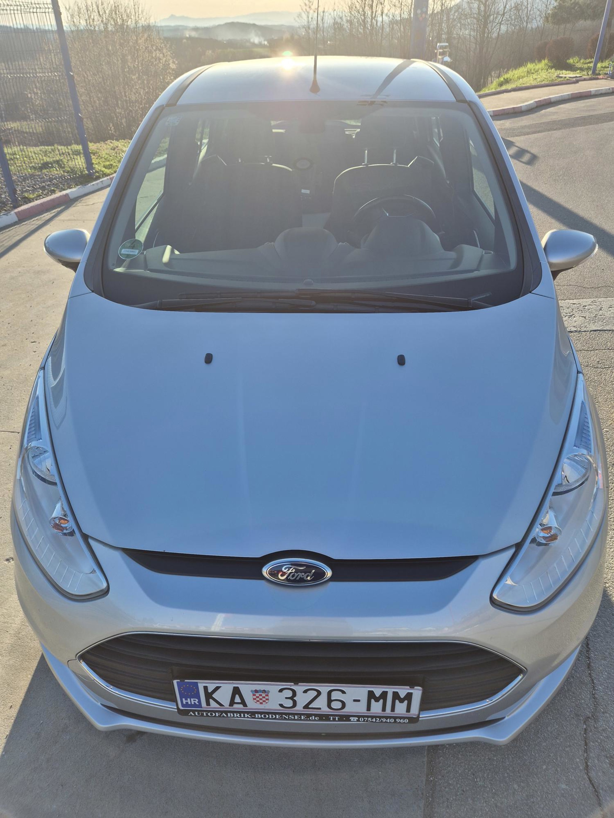 Garažiran i dobar auto 74.000 km. tel: 0989005702, fotografija 5