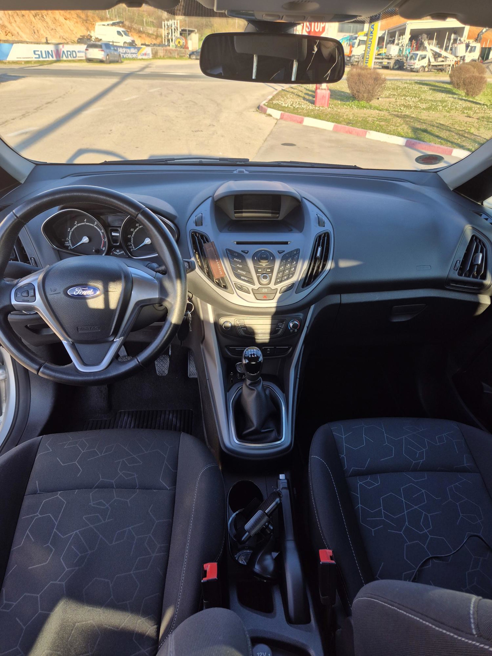 Garažiran i dobar auto 74.000 km. tel: 0989005702, fotografija 10