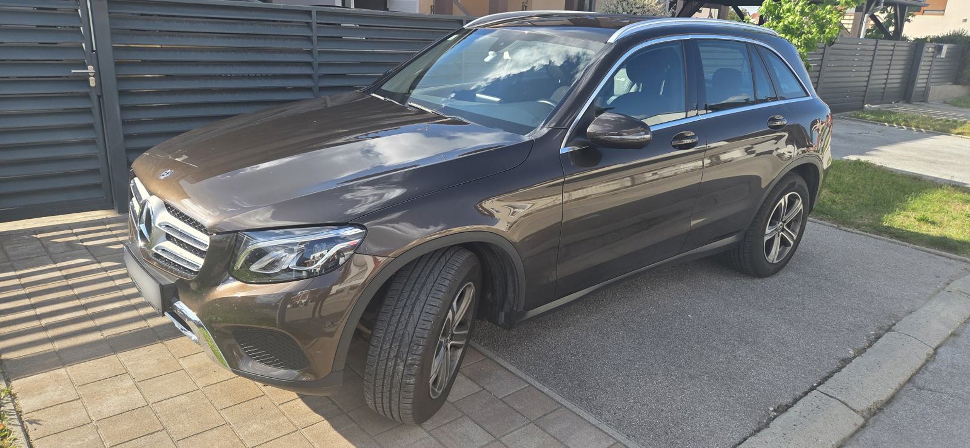 Mercedes-Benz GLC 220d 4MATIC (reg 1 god, navigacija, tempomat, ljetne i zimske gume), fotografija 3