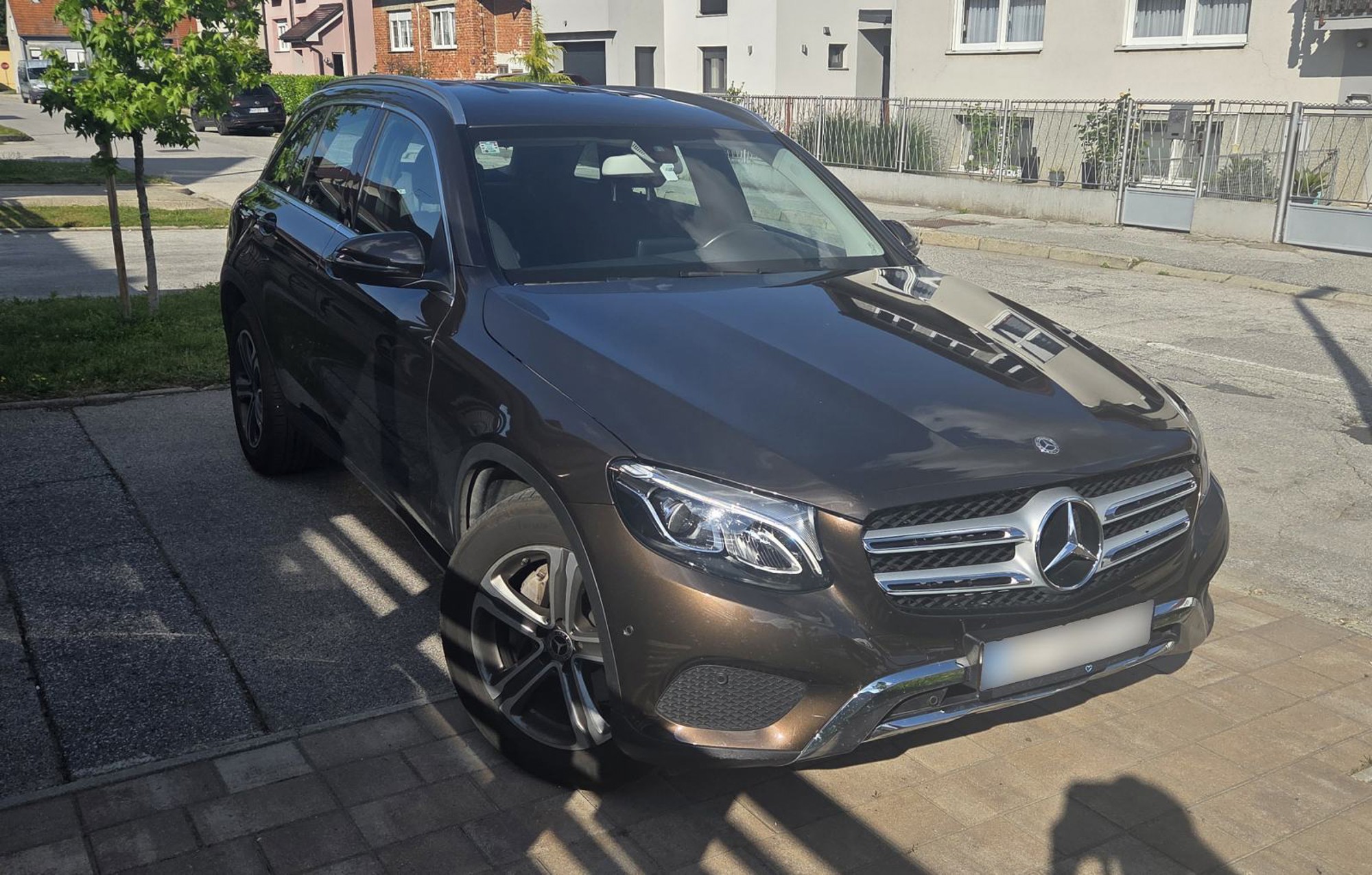Mercedes-Benz GLC 220d 4MATIC (reg 1 god, navigacija, tempomat, ljetne i zimske gume), fotografija 5