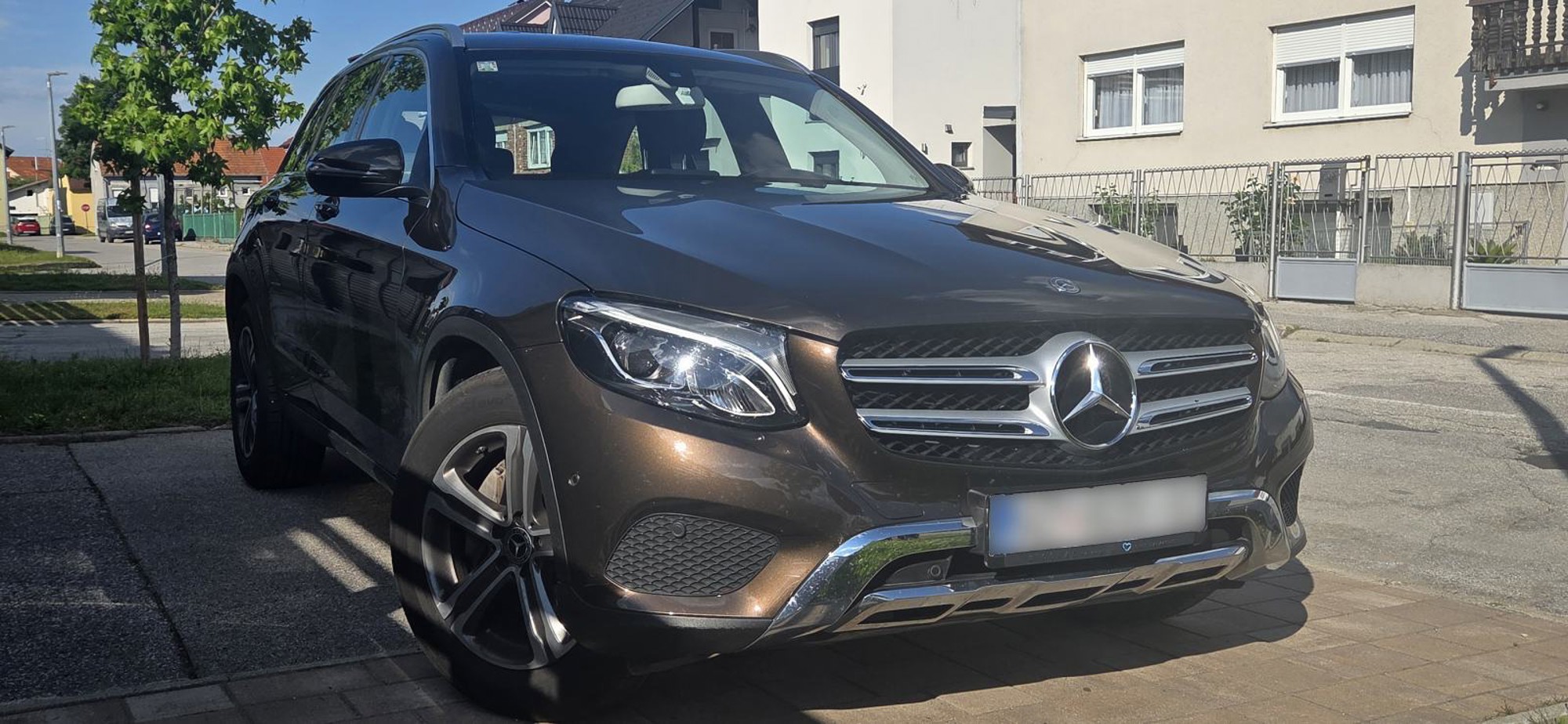 Mercedes-Benz GLC 220d 4MATIC (reg 1 god, navigacija, tempomat, ljetne i zimske gume), fotografija 2
