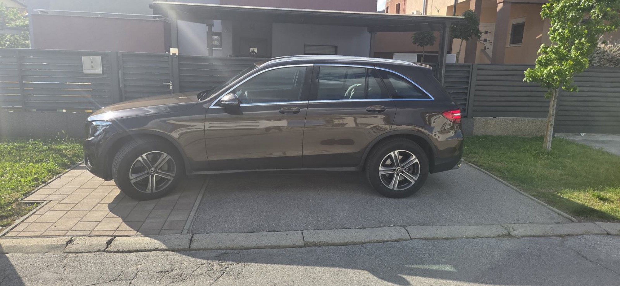 Mercedes-Benz GLC 220d 4MATIC (reg 1 god, navigacija, tempomat, ljetne i zimske gume), fotografija 4